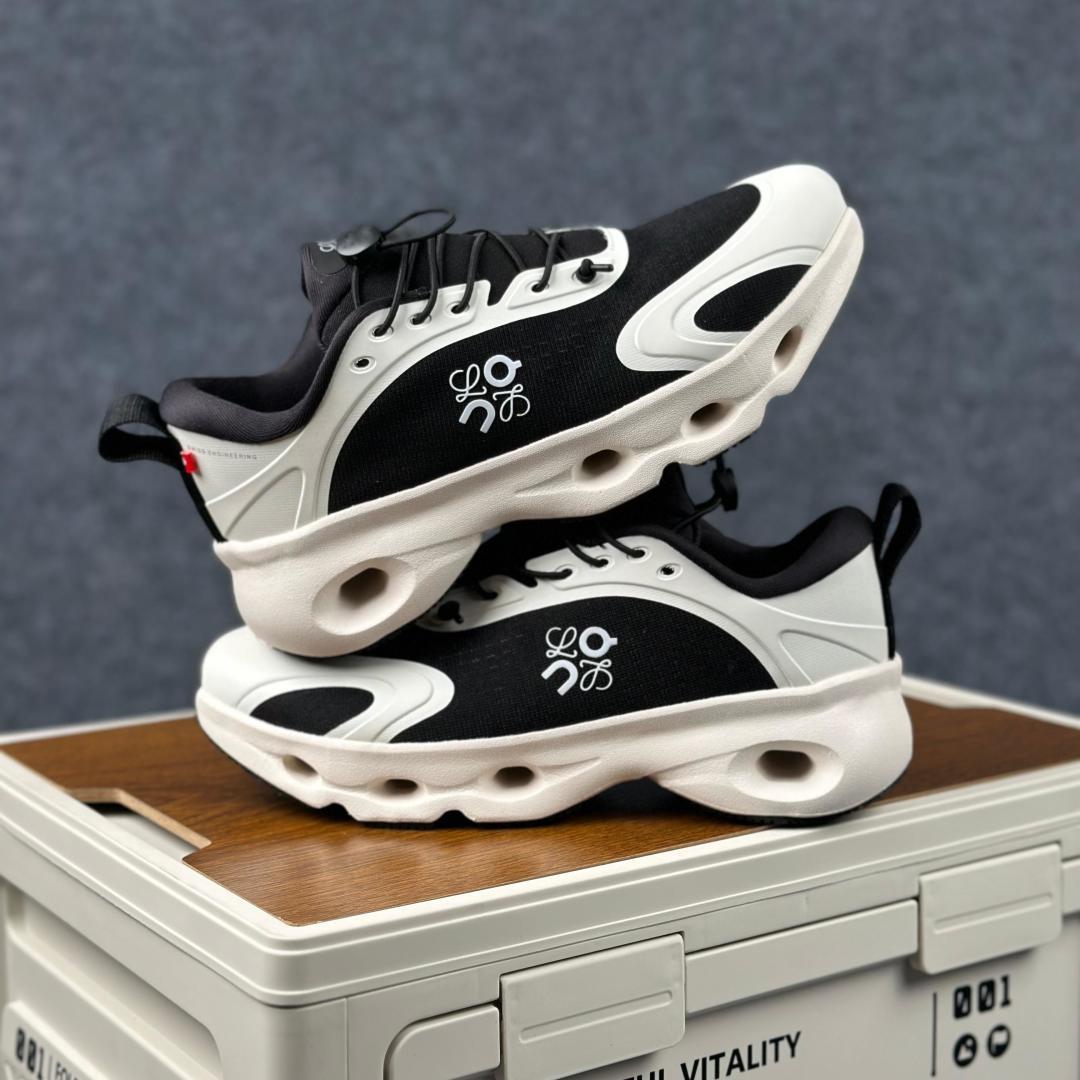 LOEWE罗意威 x ON昂跑 联名款 Cloudsolo系列 黑白色 36-46 3WF3060-Top High Quatity Cheap Sneakers Fashion Clothing Clothes Bags handbags Shoes of all Brand wholesale With The best Quality And Beautiful Price from China Factory Chinese suppliers wholesaler seller LOEWE罗意威 x ON昂跑 联名款 Cloudsolo系列 黑白色 36-46 3WF3060