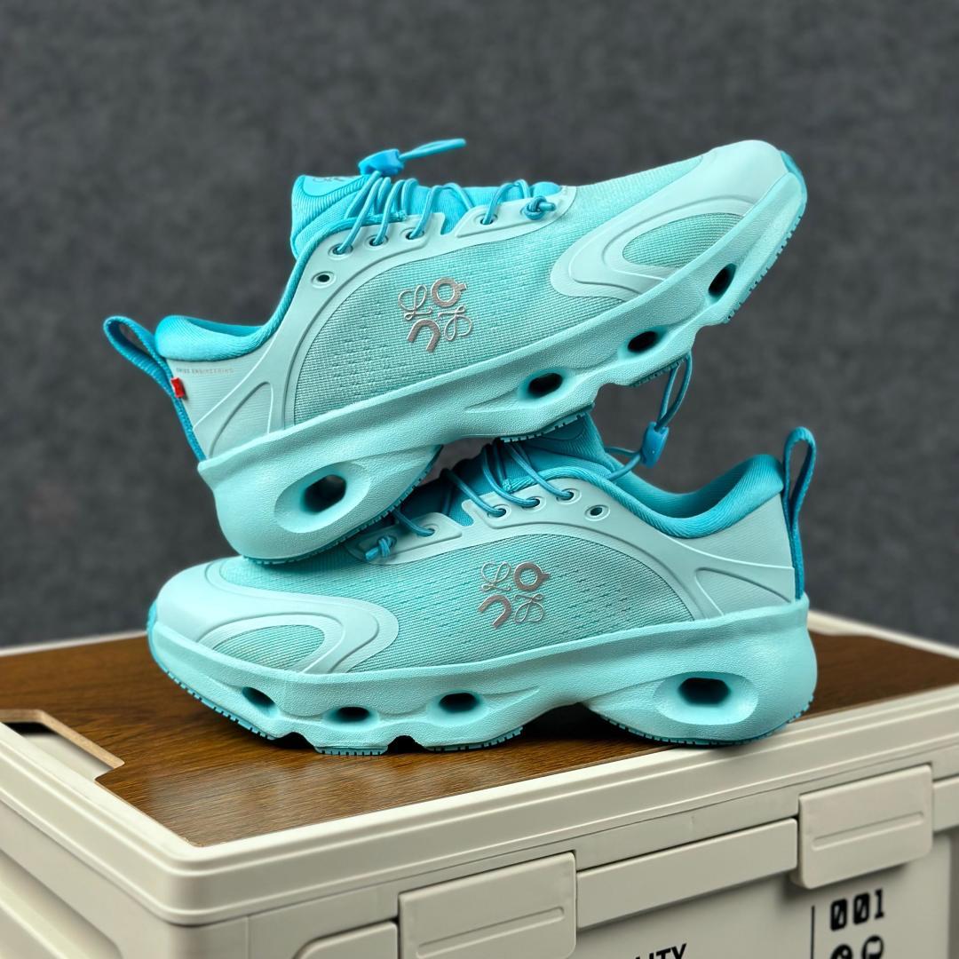 LOEWE罗意威 x ON昂跑 联名款 Cloudsolo系列 蓝色 36-46 3WF3060-Top High Quatity Cheap Sneakers Fashion Clothing Clothes Bags handbags Shoes of all Brand wholesale With The best Quality And Beautiful Price from China Factory Chinese suppliers wholesaler seller LOEWE罗意威 x ON昂跑 联名款 Cloudsolo系列 蓝色 36-46 3WF3060