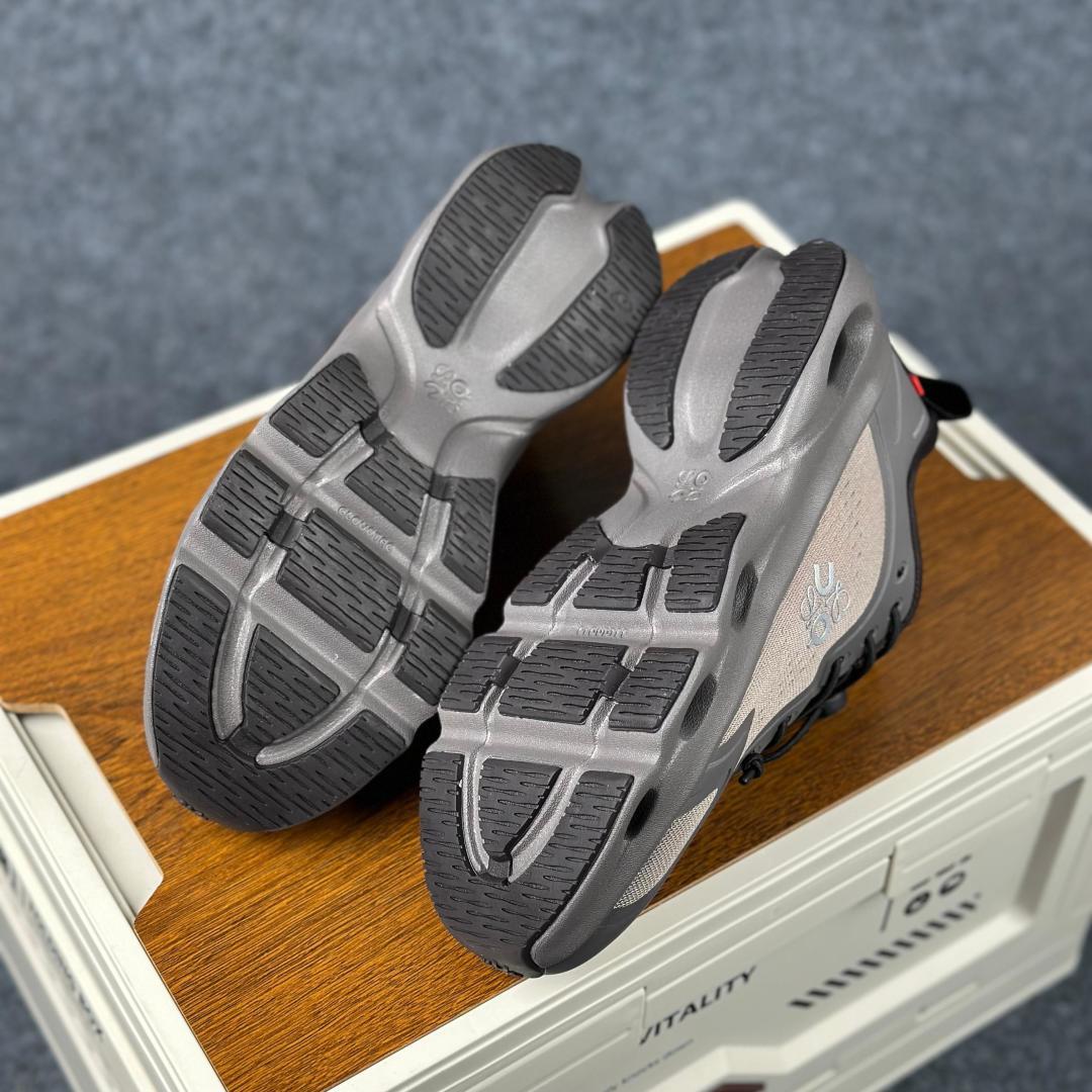 340 LOEWE罗意威 x ON昂跑 联名款 Cloudsolo系列 灰黑 36-46 3WF3060-Chinese UA Cheap High Quatity Brand Clothes Bags handbags Sneakers wholesale wholesaler seller from China Factory suppliers Fashion Clothing Shoes best Quality Beautiful Price 340 LOEWE罗意威 x ON昂跑 联名款 Cloudsolo系列 灰黑 36-46 3WF3060