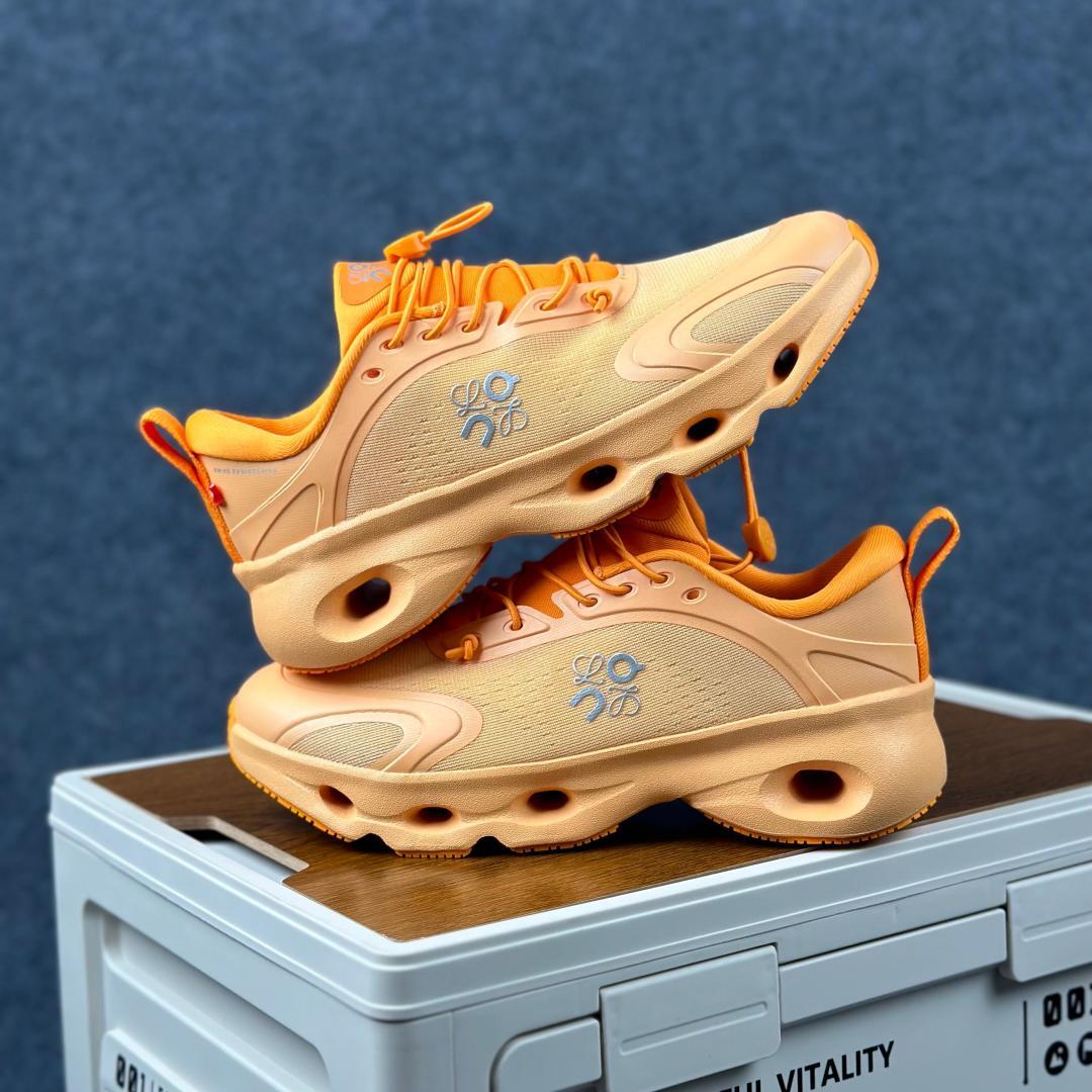 LOEWE罗意威 x ON昂跑 联名款 Cloudsolo系列 橙色 36-46 3WF3060-Top High Quatity Cheap Sneakers Fashion Clothing Clothes Bags handbags Shoes of all Brand wholesale With The best Quality And Beautiful Price from China Factory Chinese suppliers wholesaler seller LOEWE罗意威 x ON昂跑 联名款 Cloudsolo系列 橙色 36-46 3WF3060
