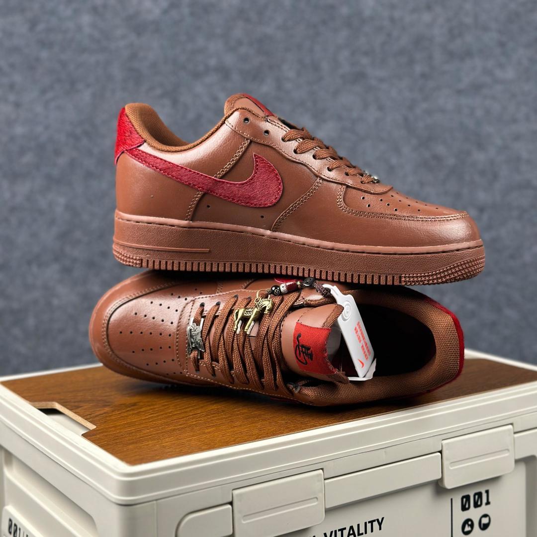260 NIke Air Force 1 '07 Low “马年联名--栗红檀棕” XY9025-002-Chinese UA Cheap High Quatity Brand Clothes Bags handbags Sneakers wholesale wholesaler seller from China Factory suppliers Fashion Clothing Shoes best Quality Beautiful Price 260 NIke Air Force 1 '07 Low “马年联名--栗红檀棕” XY9025-002