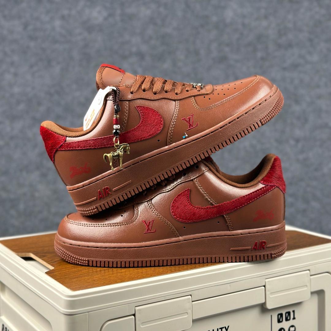 260 NIke Air Force 1 '07 Low “马年联名--栗红檀棕” XY9025-002-Chinese UA Cheap High Quatity Brand Clothes Bags handbags Sneakers wholesale wholesaler seller from China Factory suppliers Fashion Clothing Shoes best Quality Beautiful Price 260 NIke Air Force 1 '07 Low “马年联名--栗红檀棕” XY9025-002