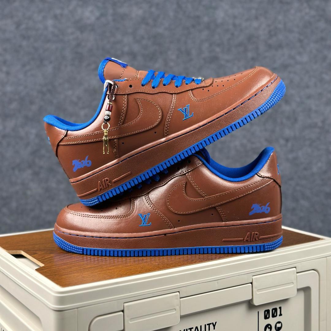 NIke Air Force 1 '07 Low “马年联名--檀棕碧蓝” XY9025 007 海外限量发售 空军一号低帮 运动鞋-Top High Quatity Cheap Sneakers Fashion Clothing Clothes Bags handbags Shoes of all Brand wholesale With The best Quality And Beautiful Price from China Factory Chinese suppliers wholesaler seller NIke Air Force 1 '07 Low “马年联名--檀棕碧蓝” XY9025 007 海外限量发售 空军一号低帮 运动鞋