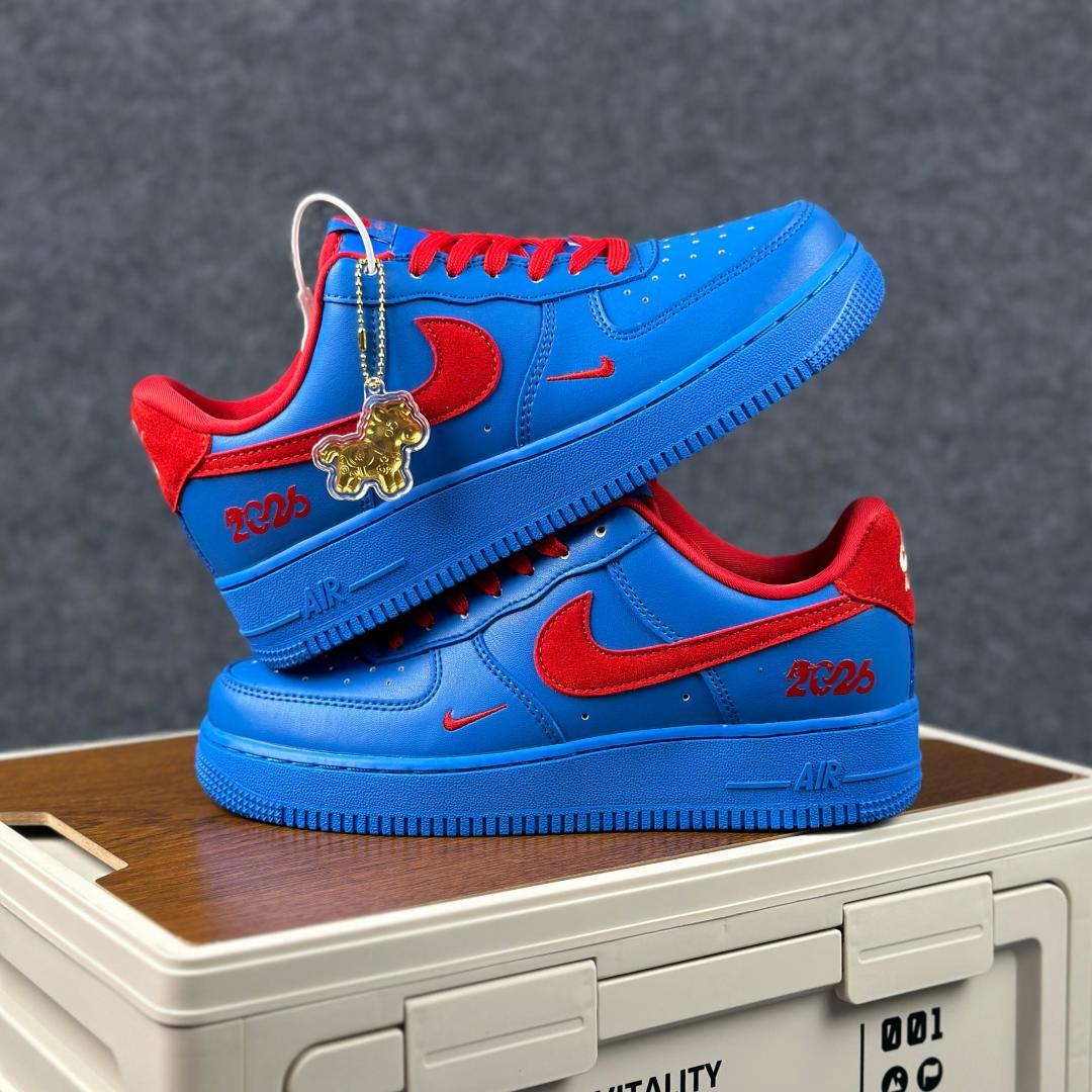 NIke Air Force 1 '07 Low “马年联名--蓝海焰红” DF0188 128 海外限量发售 空军一号低帮 运动鞋-Top High Quatity Cheap Sneakers Fashion Clothing Clothes Bags handbags Shoes of all Brand wholesale With The best Quality And Beautiful Price from China Factory Chinese suppliers wholesaler seller NIke Air Force 1 '07 Low “马年联名--蓝海焰红” DF0188 128 海外限量发售 空军一号低帮 运动鞋