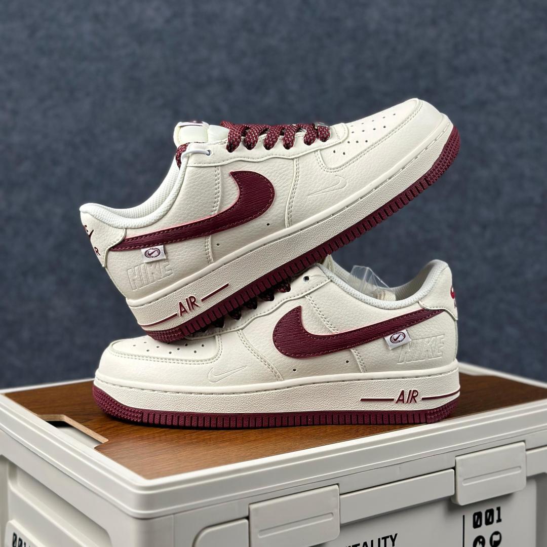 复古酒红 秒变潮神 AIR FORCE 1 SM6668-123 这款经典空军一号以米白为底-Top High Quatity Cheap Sneakers Fashion Clothing Clothes Bags handbags Shoes of all Brand wholesale With The best Quality And Beautiful Price from China Factory Chinese suppliers wholesaler seller 复古酒红 秒变潮神 AIR FORCE 1 SM6668-123 这款经典空军一号以米白为底