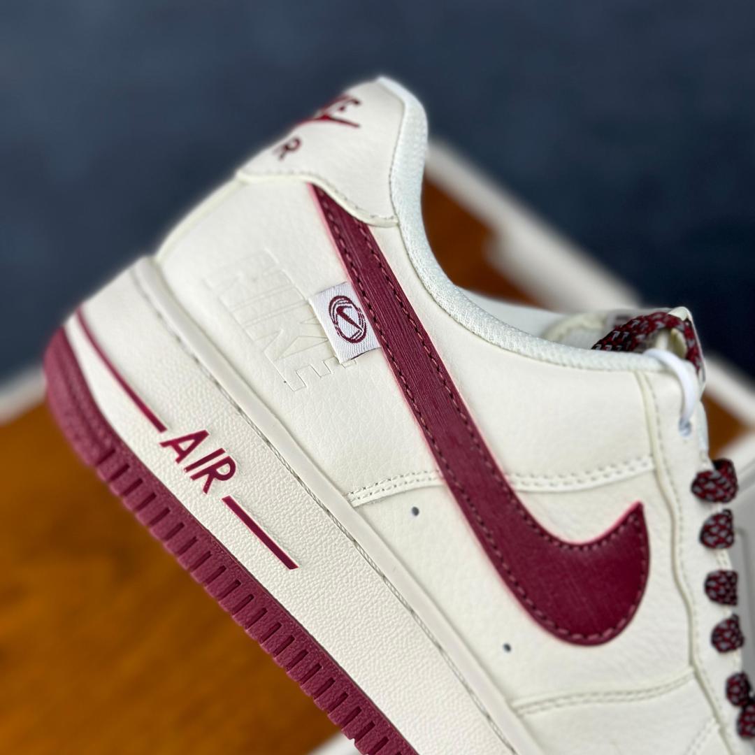 复古酒红 秒变潮神 AIR FORCE 1 SM6668-123 这款经典空军一号以米白为底-Top High Quatity Cheap Sneakers Fashion Clothing Clothes Bags handbags Shoes of all Brand wholesale With The best Quality And Beautiful Price from China Factory Chinese suppliers wholesaler seller 复古酒红 秒变潮神 AIR FORCE 1 SM6668-123 这款经典空军一号以米白为底