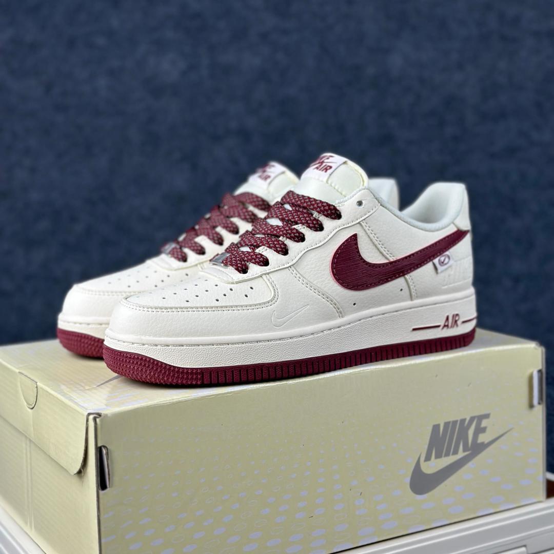 复古酒红 秒变潮神 AIR FORCE 1 SM6668-123 这款经典空军一号以米白为底-Top High Quatity Cheap Sneakers Fashion Clothing Clothes Bags handbags Shoes of all Brand wholesale With The best Quality And Beautiful Price from China Factory Chinese suppliers wholesaler seller 复古酒红 秒变潮神 AIR FORCE 1 SM6668-123 这款经典空军一号以米白为底