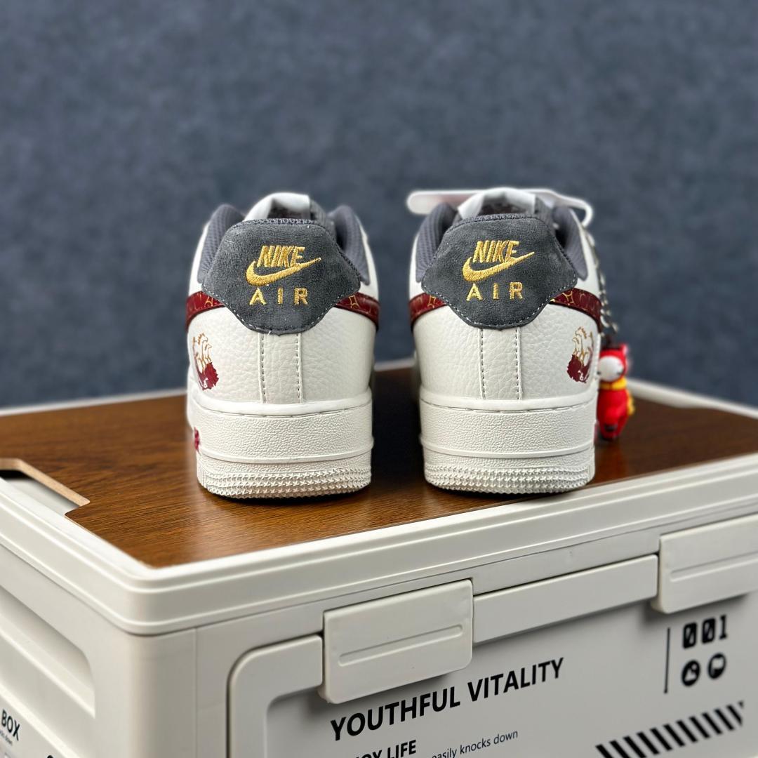 Nike Air Force 1'07 Low 马年联名 云白绛金 NH0601-507 SC版 空军一号低帮休闲板鞋-Top High Quatity Cheap Sneakers Fashion Clothing Clothes Bags handbags Shoes of all Brand wholesale With The best Quality And Beautiful Price from China Factory Chinese suppliers wholesaler seller Nike Air Force 1'07 Low 马年联名 云白绛金 NH0601-507 SC版 空军一号低帮休闲板鞋
