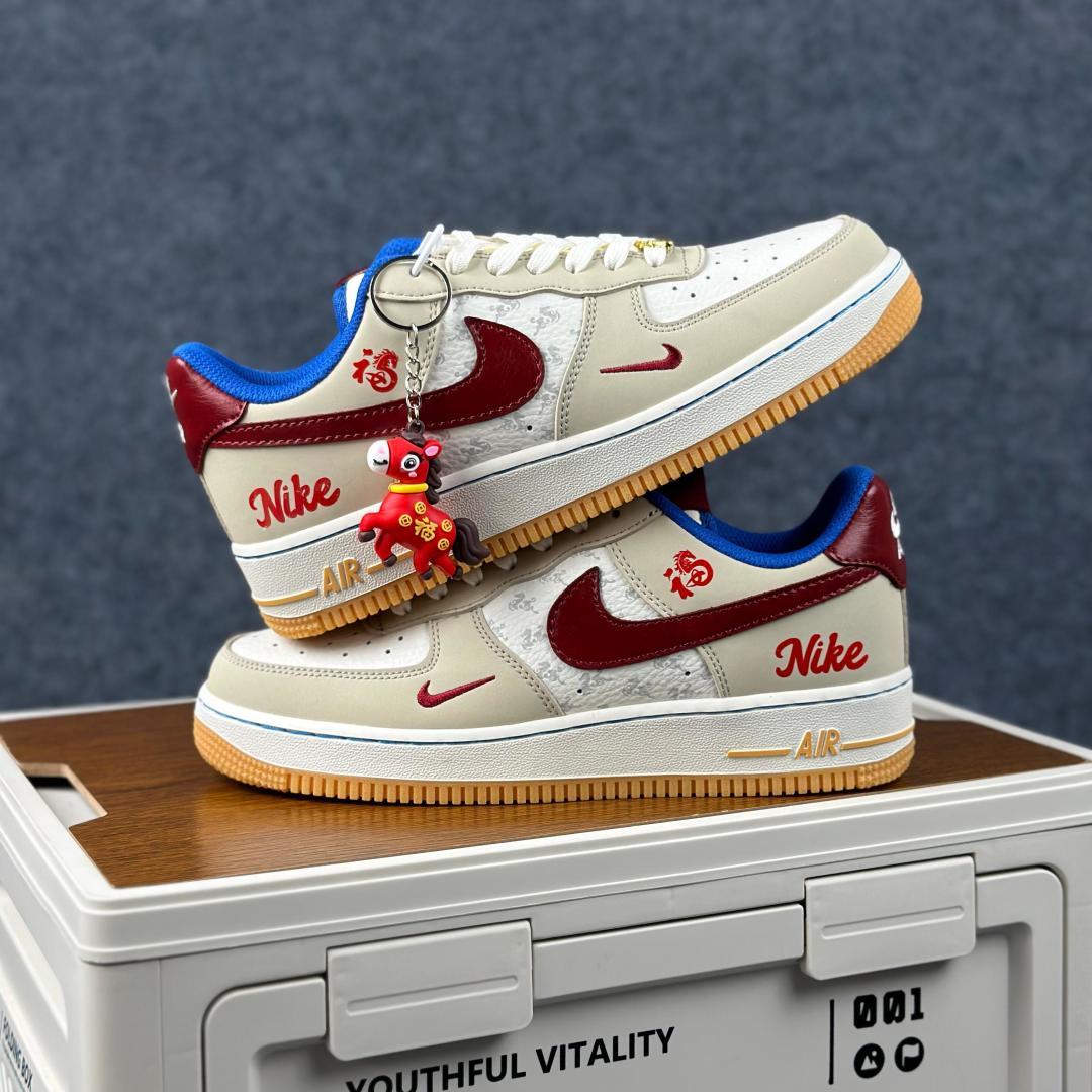 260 NIke Air Force 1 '07 Low “马年联名--云白赤霞” NH0601-519 空军一号低帮 运动鞋 休闲鞋-Chinese UA Cheap High Quatity Brand Clothes Bags handbags Sneakers wholesale wholesaler seller from China Factory suppliers Fashion Clothing Shoes best Quality Beautiful Price 260 NIke Air Force 1 '07 Low “马年联名--云白赤霞” NH0601-519 空军一号低帮 运动鞋 休闲鞋