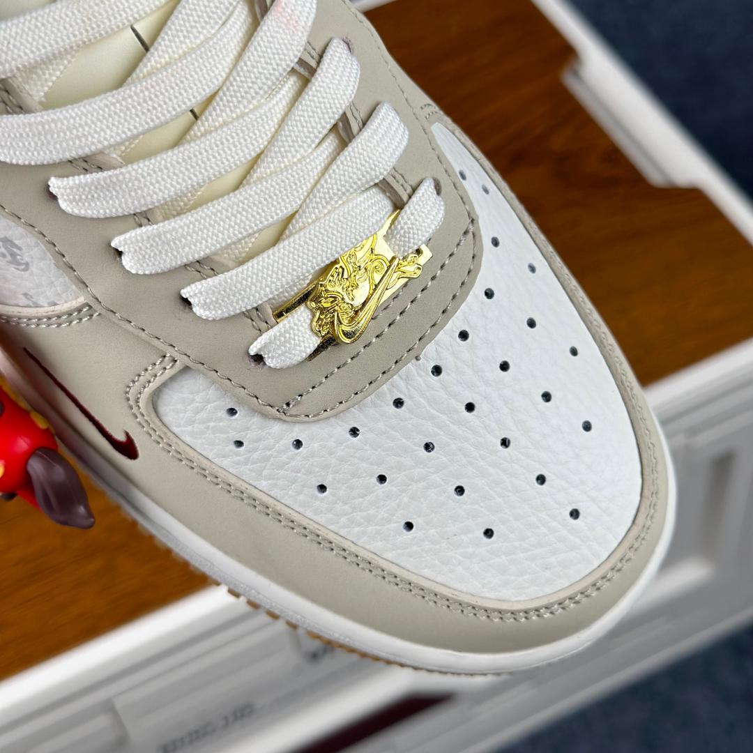 260 NIke Air Force 1 '07 Low “马年联名--云白赤霞” NH0601-519 空军一号低帮 运动鞋 休闲鞋-Chinese UA Cheap High Quatity Brand Clothes Bags handbags Sneakers wholesale wholesaler seller from China Factory suppliers Fashion Clothing Shoes best Quality Beautiful Price 260 NIke Air Force 1 '07 Low “马年联名--云白赤霞” NH0601-519 空军一号低帮 运动鞋 休闲鞋