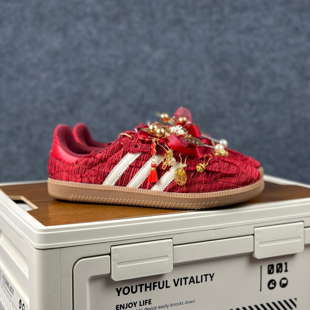 240 Adidas Sanba 囍庆中国风 中国风主题红白 国潮金玉良缘婚鞋 3-Chinese UA Cheap High Quatity Brand Clothes Bags handbags Sneakers wholesale wholesaler seller from China Factory suppliers Fashion Clothing Shoes best Quality Beautiful Price 240 Adidas Sanba 囍庆中国风 中国风主题红白 国潮金玉良缘婚鞋 3