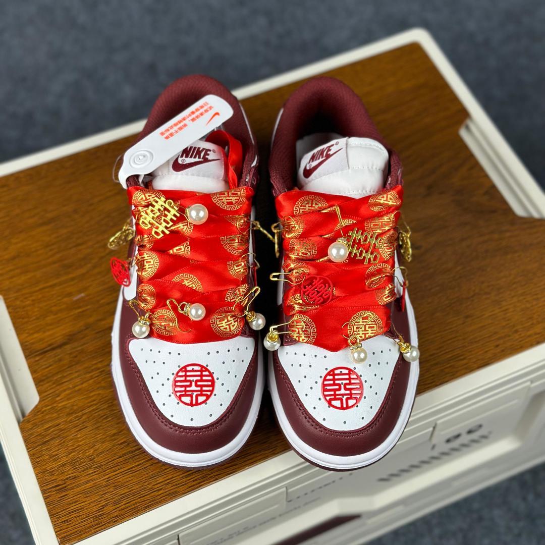 Nike Dunk Low Retro 喜结良缘 婚庆中国风主题红白 国潮金玉良缘婚鞋 D01503-108-Top High Quatity Cheap Sneakers Fashion Clothing Clothes Bags handbags Shoes of all Brand wholesale With The best Quality And Beautiful Price from China Factory Chinese suppliers wholesaler seller Nike Dunk Low Retro 喜结良缘 婚庆中国风主题红白 国潮金玉良缘婚鞋 D01503-108