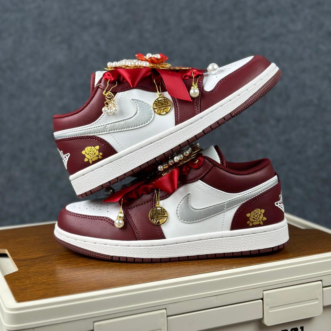 240 Air Jordan 1 Low AJ1 囍庆中国风 中国风主题红白 国潮金玉良缘婚鞋 553558-615-Chinese UA Cheap High Quatity Brand Clothes Bags handbags Sneakers wholesale wholesaler seller from China Factory suppliers Fashion Clothing Shoes best Quality Beautiful Price 240 Air Jordan 1 Low AJ1 囍庆中国风 中国风主题红白 国潮金玉良缘婚鞋 553558-615