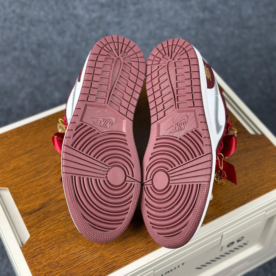 240 Air Jordan 1 Low AJ1 囍庆中国风 中国风主题红白 国潮金玉良缘婚鞋 553558-615-Chinese UA Cheap High Quatity Brand Clothes Bags handbags Sneakers wholesale wholesaler seller from China Factory suppliers Fashion Clothing Shoes best Quality Beautiful Price 240 Air Jordan 1 Low AJ1 囍庆中国风 中国风主题红白 国潮金玉良缘婚鞋 553558-615