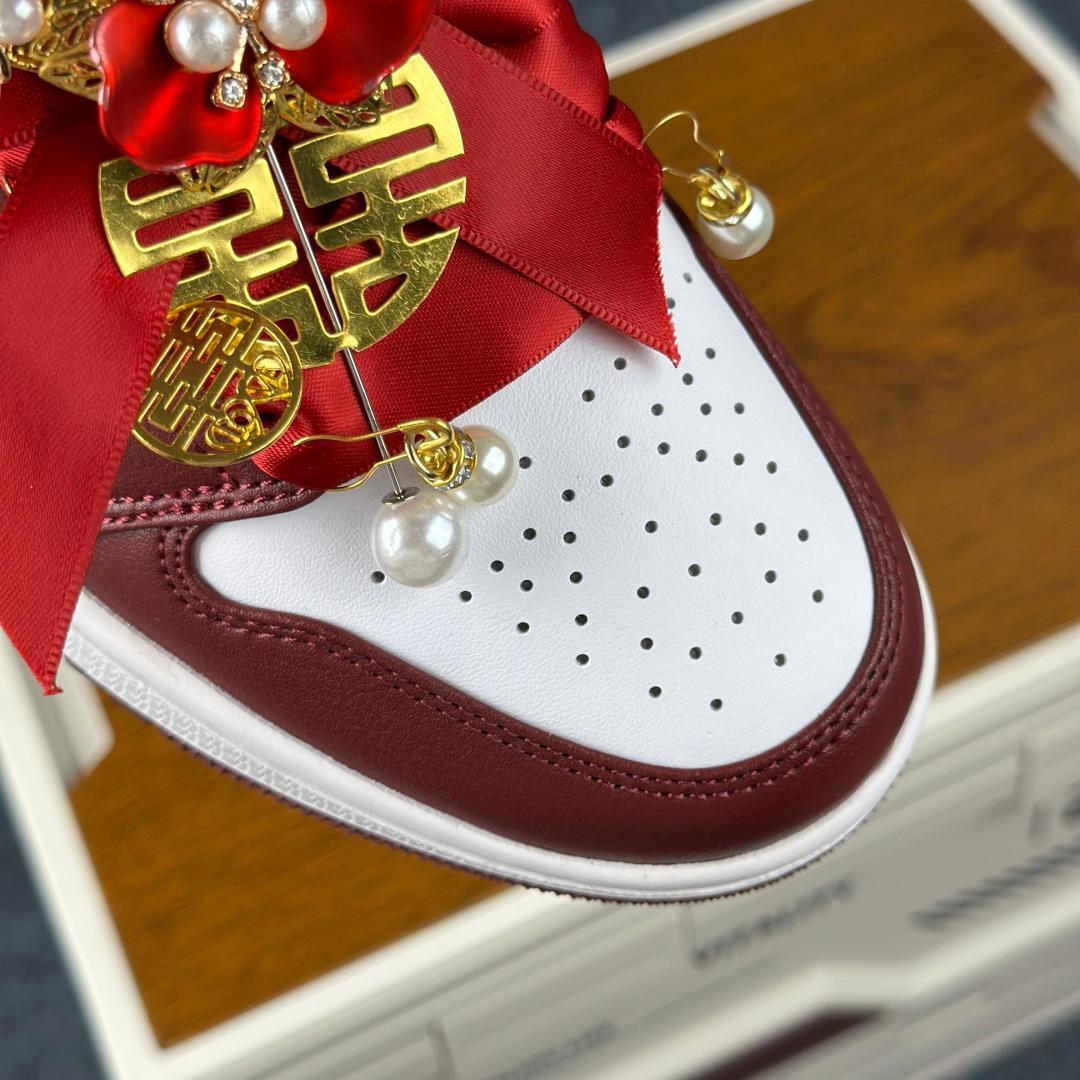 240 Air Jordan 1 Low AJ1 囍庆中国风 中国风主题红白 国潮金玉良缘婚鞋 553558-615-Chinese UA Cheap High Quatity Brand Clothes Bags handbags Sneakers wholesale wholesaler seller from China Factory suppliers Fashion Clothing Shoes best Quality Beautiful Price 240 Air Jordan 1 Low AJ1 囍庆中国风 中国风主题红白 国潮金玉良缘婚鞋 553558-615