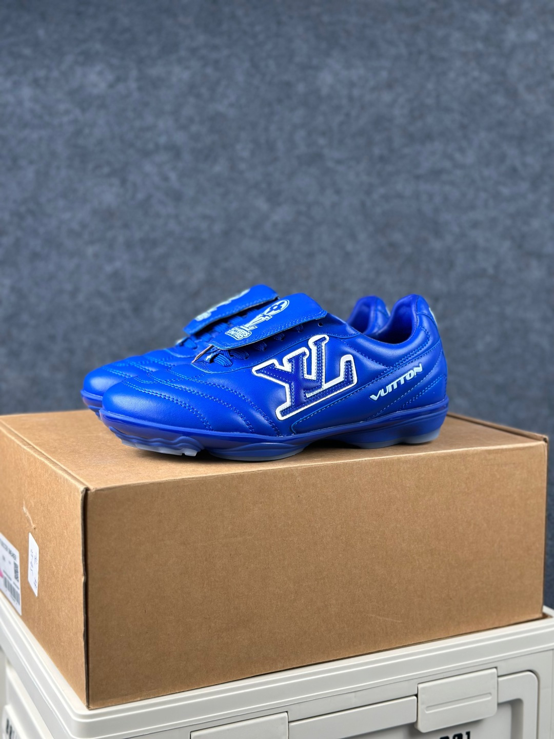 CB性价比版本 跑量版 2025 LV Footprint 情侣同款足球鞋-Top High Quatity Cheap Sneakers Fashion Clothing Clothes Bags handbags Shoes of all Brand wholesale With The best Quality And Beautiful Price from China Factory Chinese suppliers wholesaler seller CB性价比版本 跑量版 2025 LV Footprint 情侣同款足球鞋