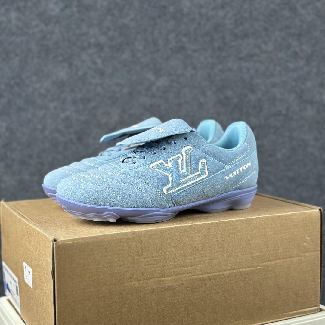 CB性价比版本 跑量版 2025 LV Footprint 情侣同款足球鞋-Top High Quatity Cheap Sneakers Fashion Clothing Clothes Bags handbags Shoes of all Brand wholesale With The best Quality And Beautiful Price from China Factory Chinese suppliers wholesaler seller CB性价比版本 跑量版 2025 LV Footprint 情侣同款足球鞋