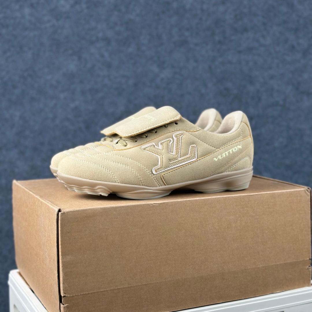CB性价比版本 跑量版 2025 LV Footprint 情侣同款足球鞋-Top High Quatity Cheap Sneakers Fashion Clothing Clothes Bags handbags Shoes of all Brand wholesale With The best Quality And Beautiful Price from China Factory Chinese suppliers wholesaler seller CB性价比版本 跑量版 2025 LV Footprint 情侣同款足球鞋