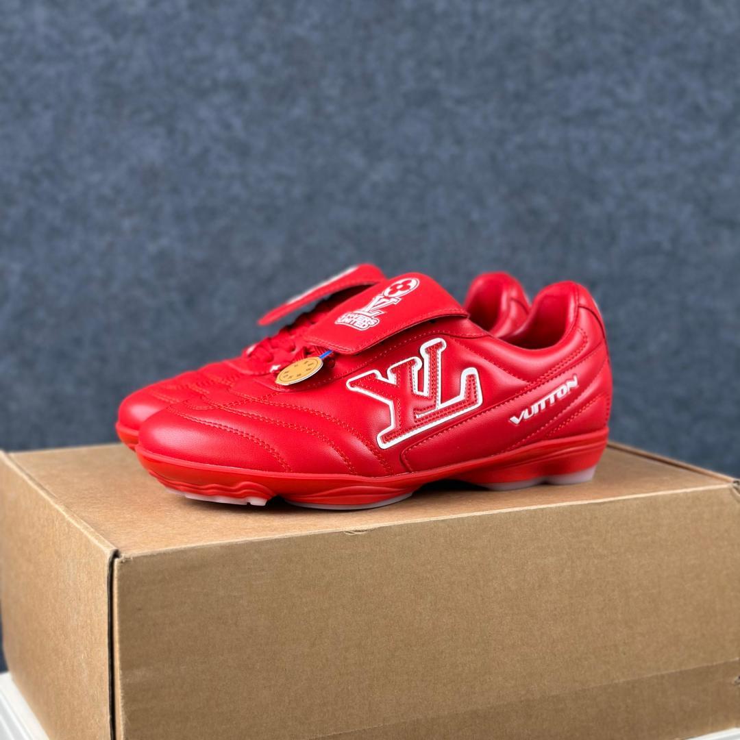 CB性价比版本 跑量版 2025 LV Footprint 情侣同款足球鞋-Top High Quatity Cheap Sneakers Fashion Clothing Clothes Bags handbags Shoes of all Brand wholesale With The best Quality And Beautiful Price from China Factory Chinese suppliers wholesaler seller CB性价比版本 跑量版 2025 LV Footprint 情侣同款足球鞋