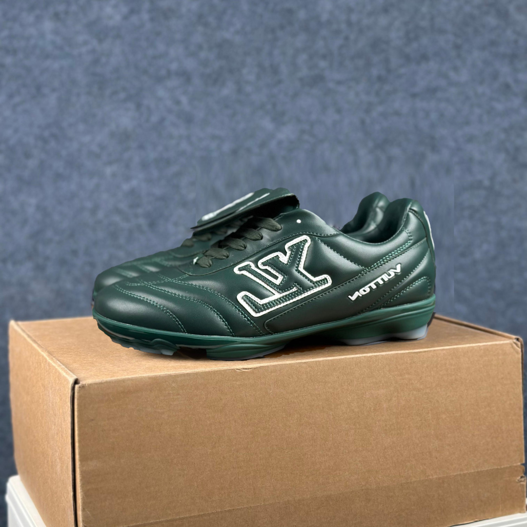 CB性价比版本 跑量版 2025 LV Footprint 情侣同款足球鞋-Top High Quatity Cheap Sneakers Fashion Clothing Clothes Bags handbags Shoes of all Brand wholesale With The best Quality And Beautiful Price from China Factory Chinese suppliers wholesaler seller CB性价比版本 跑量版 2025 LV Footprint 情侣同款足球鞋