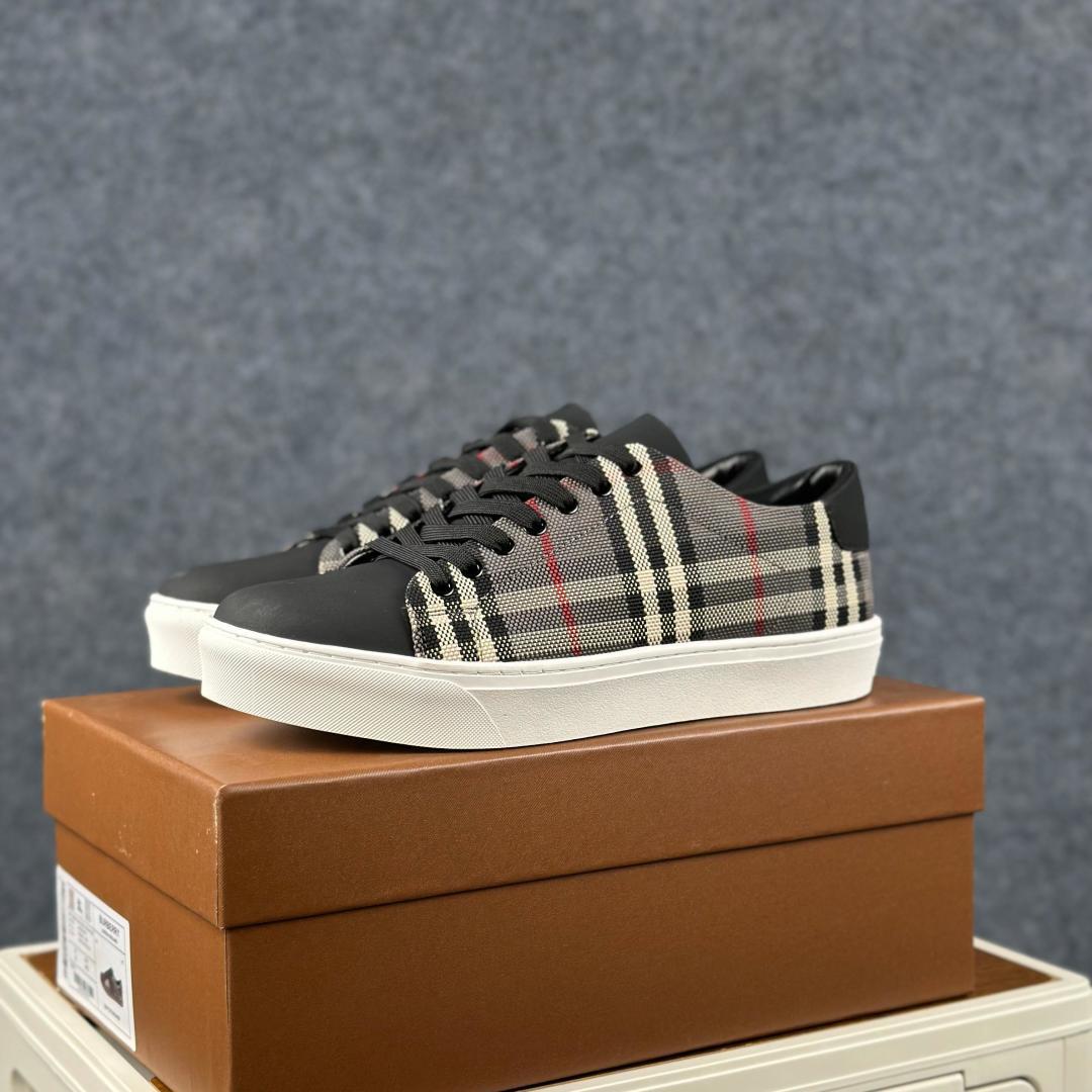 Burberry 2026爆款出炉 巴宝莉经典复古格子运动鞋 历经三年经典格子回归