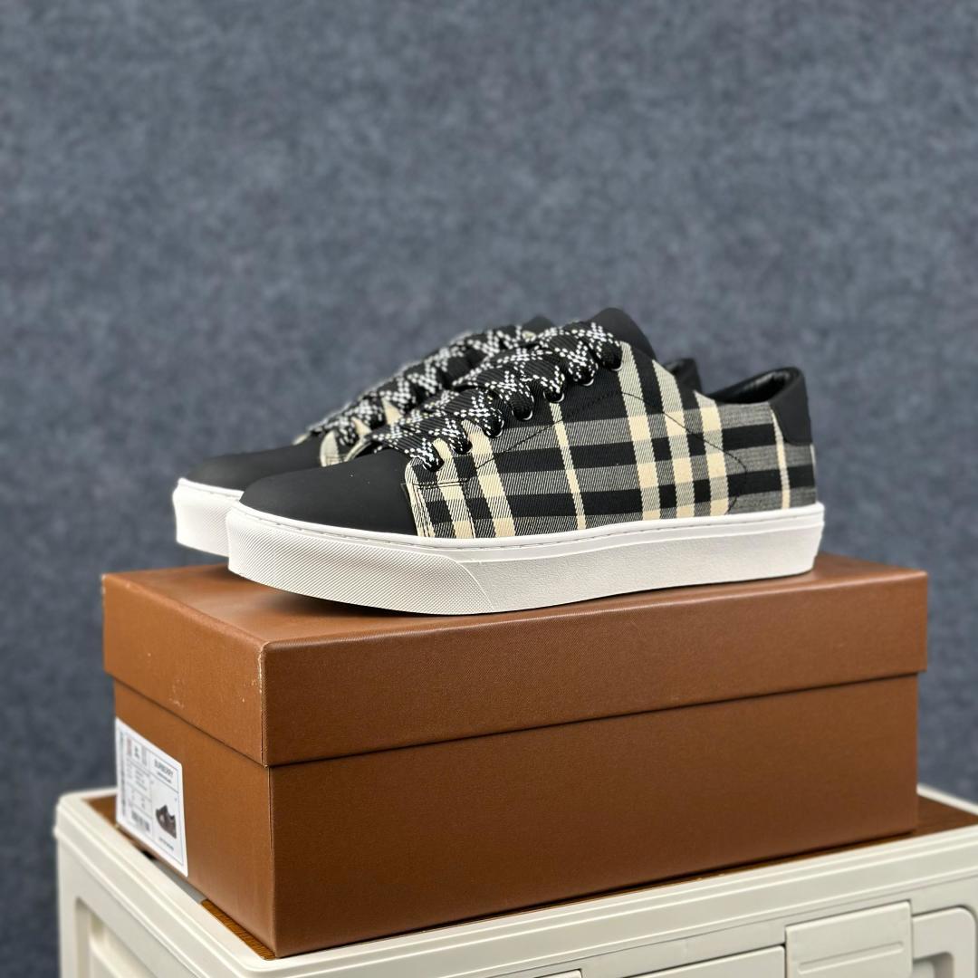 Burberry 2026爆款出炉 巴宝莉经典复古格子运动鞋 历经三年经典格子回归