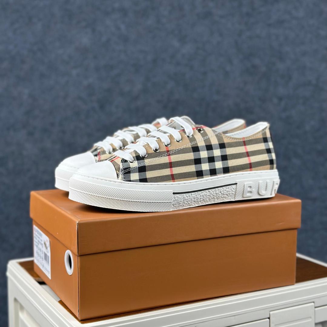 Burberry 2026爆款出炉 巴宝莉经典复古格子运动鞋 历经三年经典格子回归