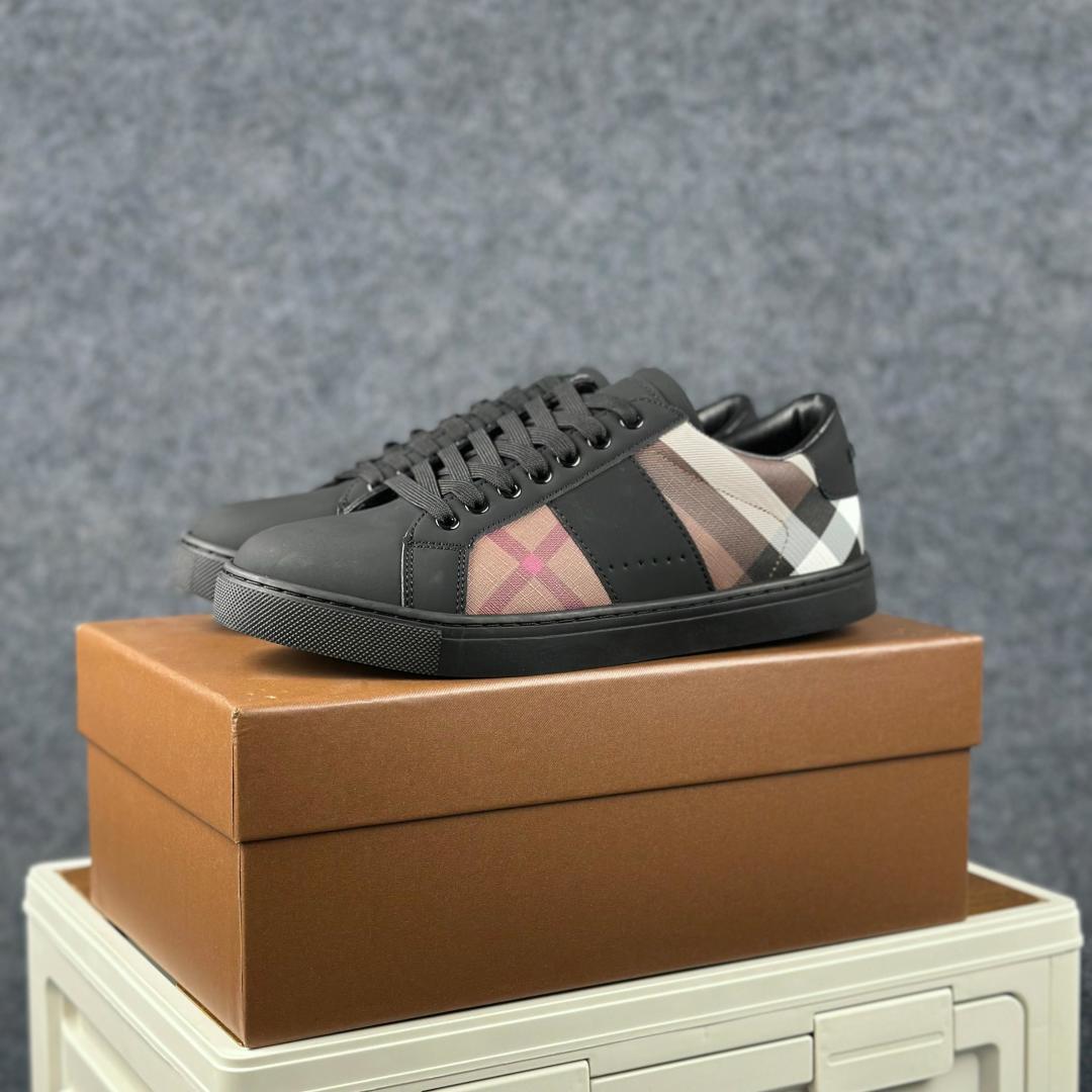 Burberry 2026爆款出炉 巴宝莉经典复古格子运动鞋 历经三年经典格子回归