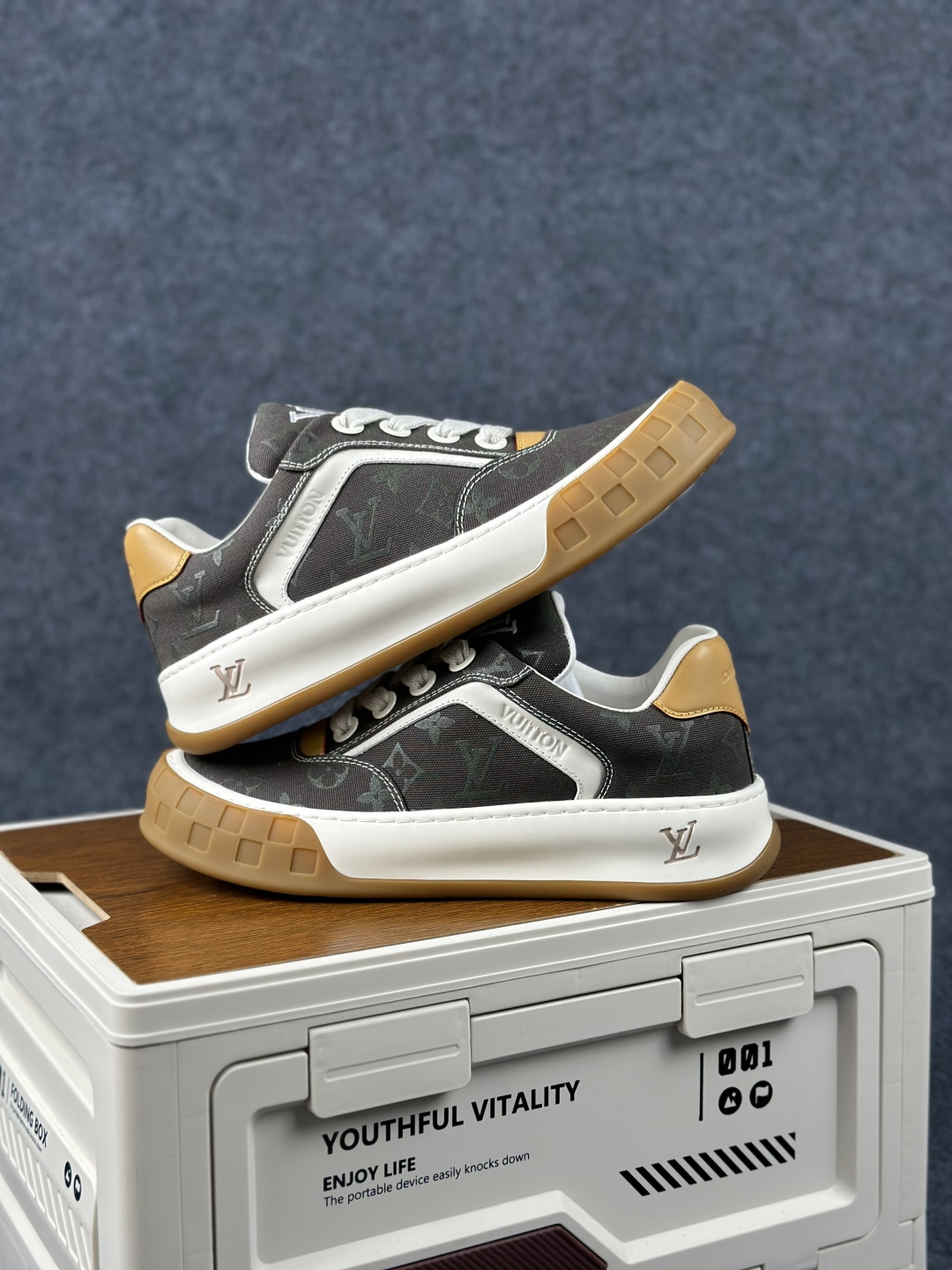 路易威登LOUIS VUITTON Tilted Low Sneakers 倾斜系列低帮复古休闲运动文化百搭板鞋“LV组合tpu生胶底”