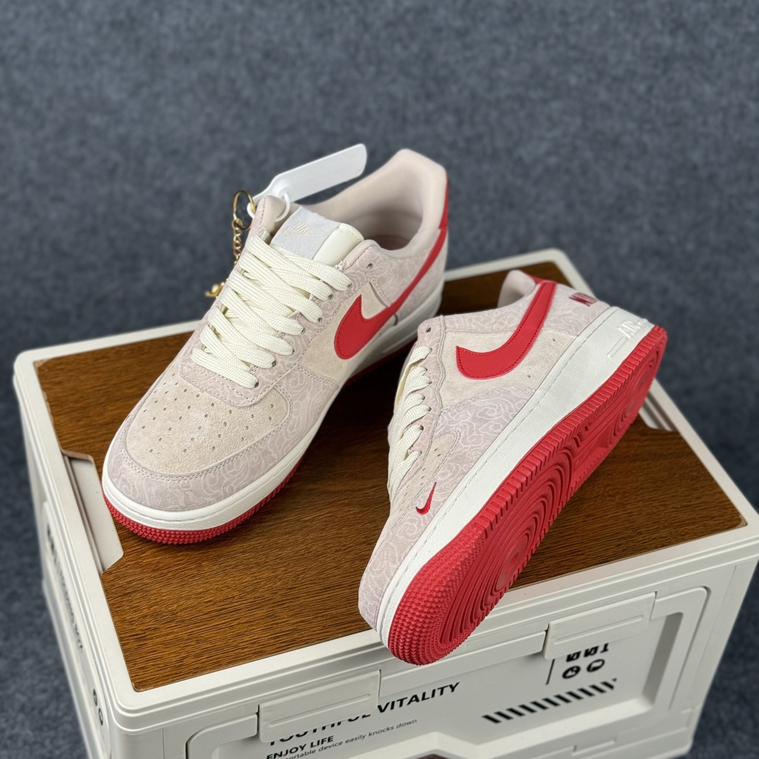 Nike Air Force 1 Low 红白复古限定 心动预警 是初恋感满分的红白CP SY1388-033-Top High Quatity Cheap Sneakers Fashion Clothing Clothes Bags handbags Shoes of all Brand wholesale With The best Quality And Beautiful Price from China Factory Chinese suppliers wholesaler seller Nike Air Force 1 Low 红白复古限定 心动预警 是初恋感满分的红白CP SY1388-033
