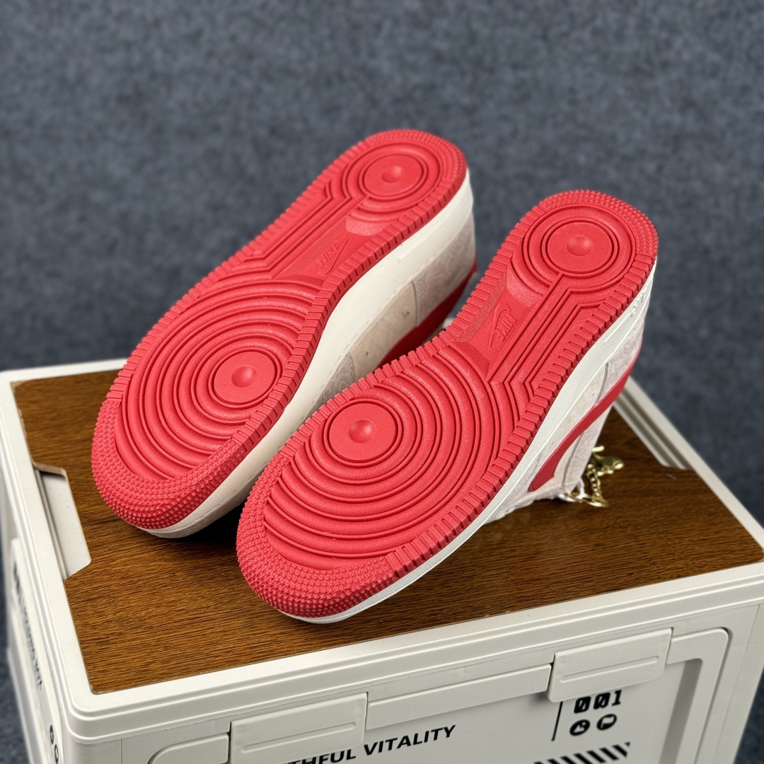 Nike Air Force 1 Low 红白复古限定 心动预警 是初恋感满分的红白CP SY1388-033-Top High Quatity Cheap Sneakers Fashion Clothing Clothes Bags handbags Shoes of all Brand wholesale With The best Quality And Beautiful Price from China Factory Chinese suppliers wholesaler seller Nike Air Force 1 Low 红白复古限定 心动预警 是初恋感满分的红白CP SY1388-033