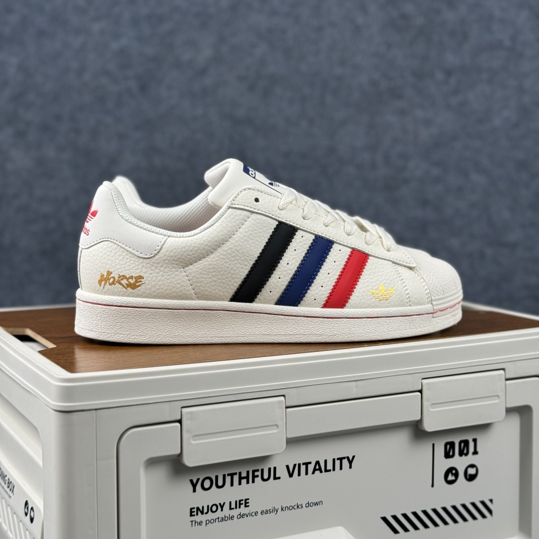 马年新款海外定制限量发售 Adidas Originals“马年联名限定”保留标志性黑贝壳头 LX0916