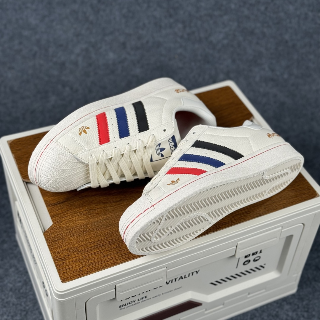 马年新款海外定制限量发售 Adidas Originals“马年联名限定”保留标志性黑贝壳头 LX0916