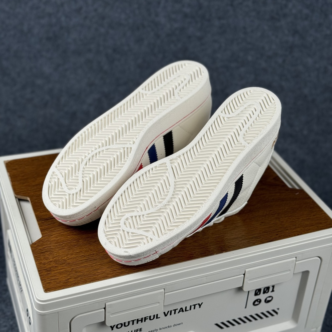 马年新款海外定制限量发售 Adidas Originals“马年联名限定”保留标志性黑贝壳头 LX0916