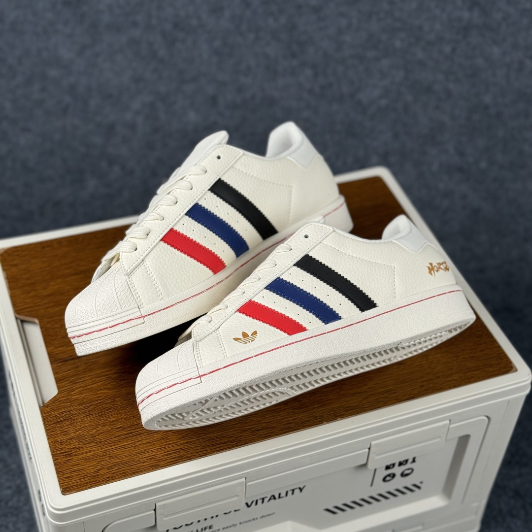 马年新款海外定制限量发售 Adidas Originals“马年联名限定”保留标志性黑贝壳头 LX0916