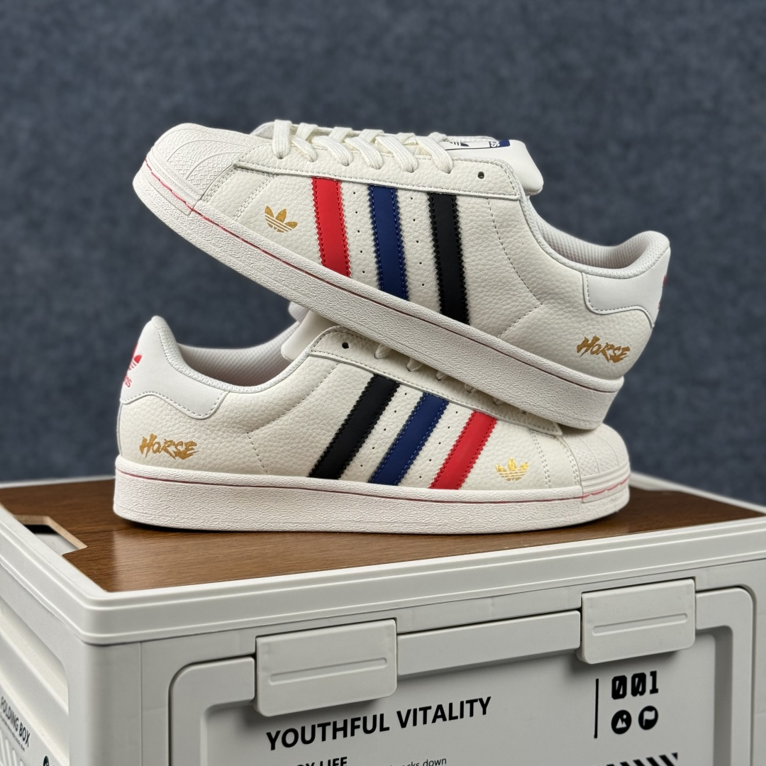 马年新款海外定制限量发售 Adidas Originals“马年联名限定”保留标志性黑贝壳头 LX0916