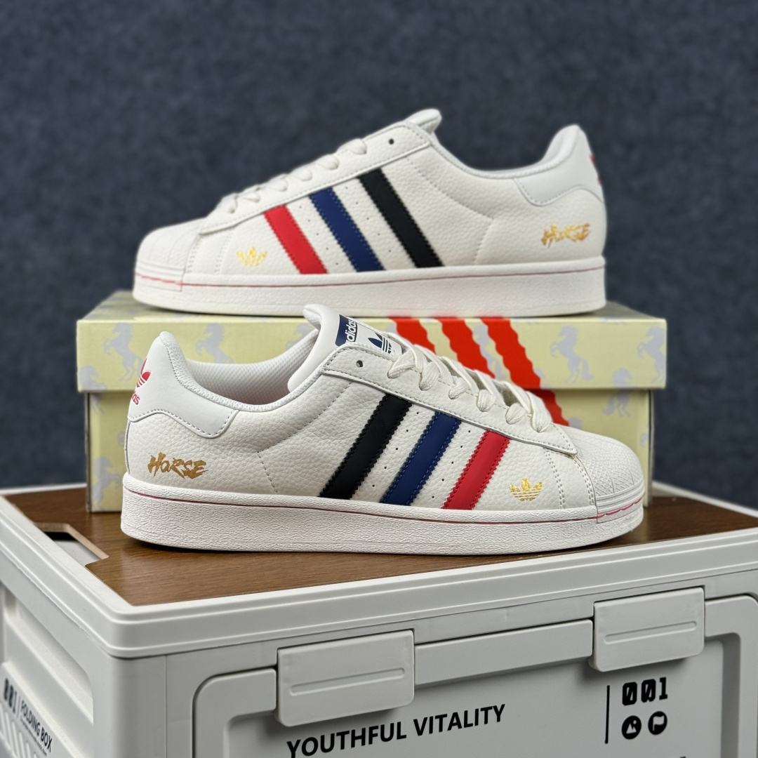 马年新款海外定制限量发售 Adidas Originals“马年联名限定”保留标志性黑贝壳头 LX0916