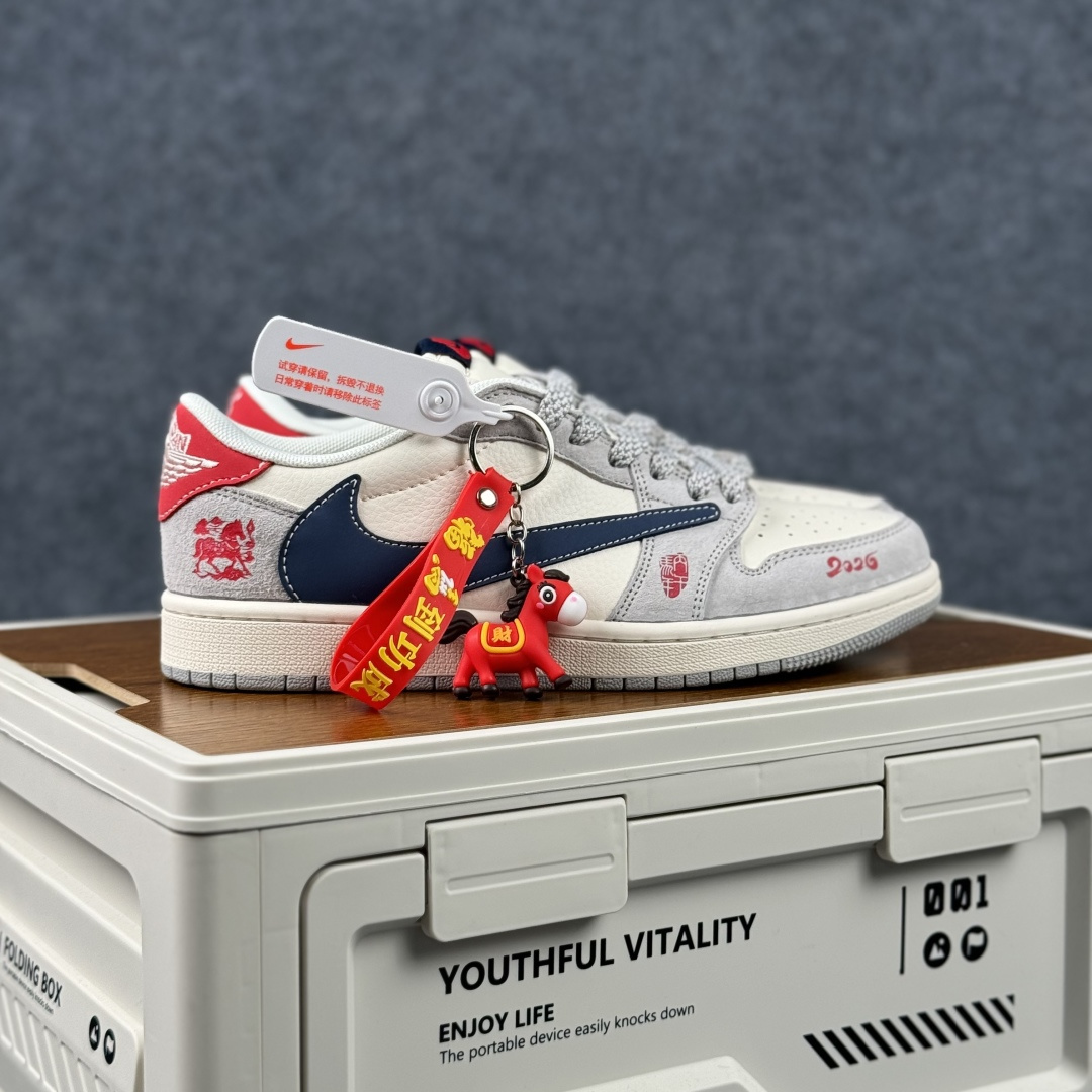 Air Jordan 1 Low AJ1 乔1 2026 马年限定 高端定制 低帮倒钩复古篮球鞋 ZH2598-903 Air Jordan 1 Low AJ1 乔1 2026 马年限定 高端定制 低帮倒钩复古篮球鞋 ZH2598-903