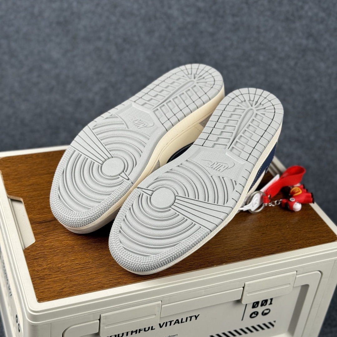 Air Jordan 1 Low AJ1 乔1 2026 马年限定 高端定制 低帮倒钩复古篮球鞋 ZH2598-903 Air Jordan 1 Low AJ1 乔1 2026 马年限定 高端定制 低帮倒钩复古篮球鞋 ZH2598-903