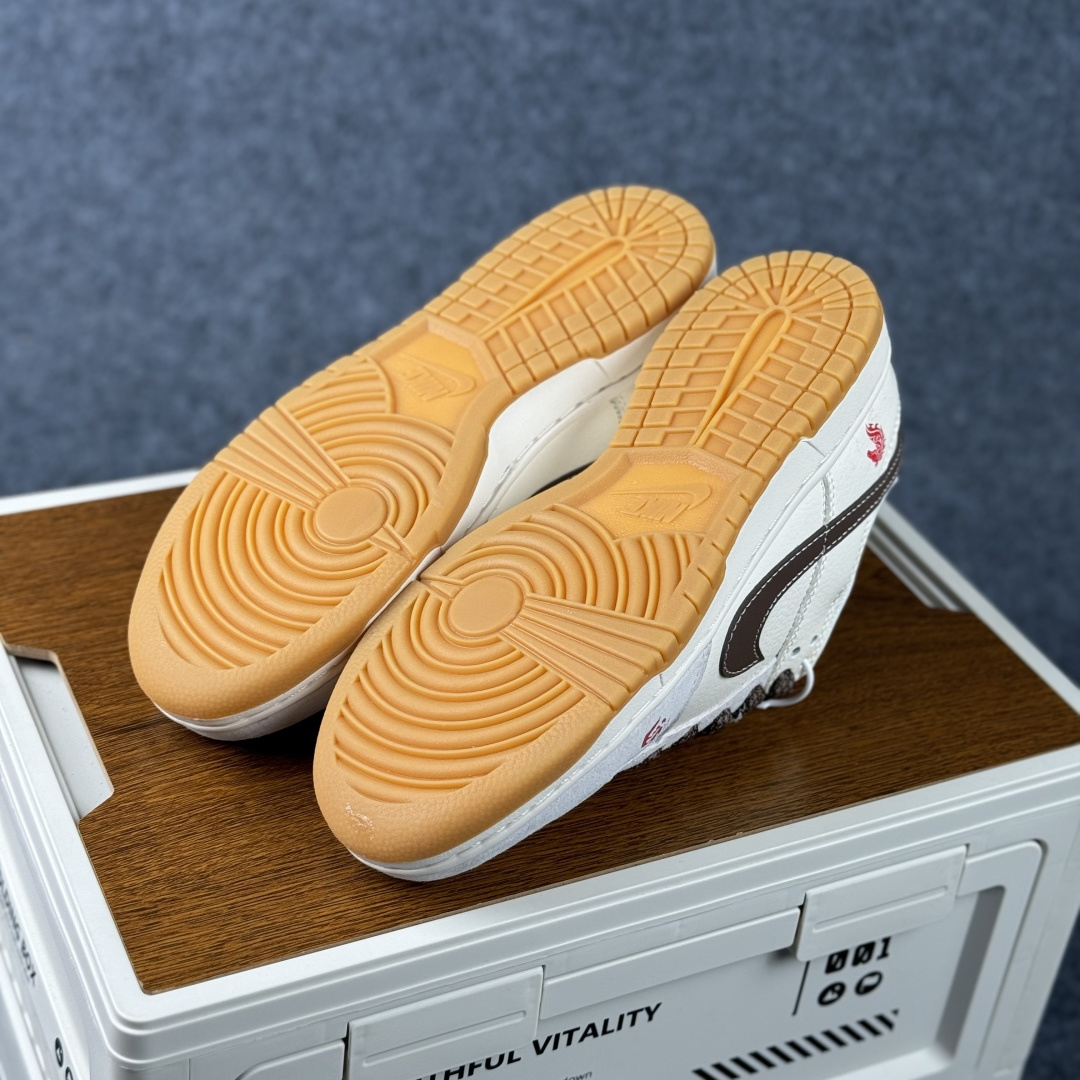 Nike Dunk Low Retro 马年限定 周年高端定制 低帮休闲板鞋 DX2688-011 Nike Dunk Low Retro 马年限定 周年高端定制 低帮休闲板鞋 DX2688-011
