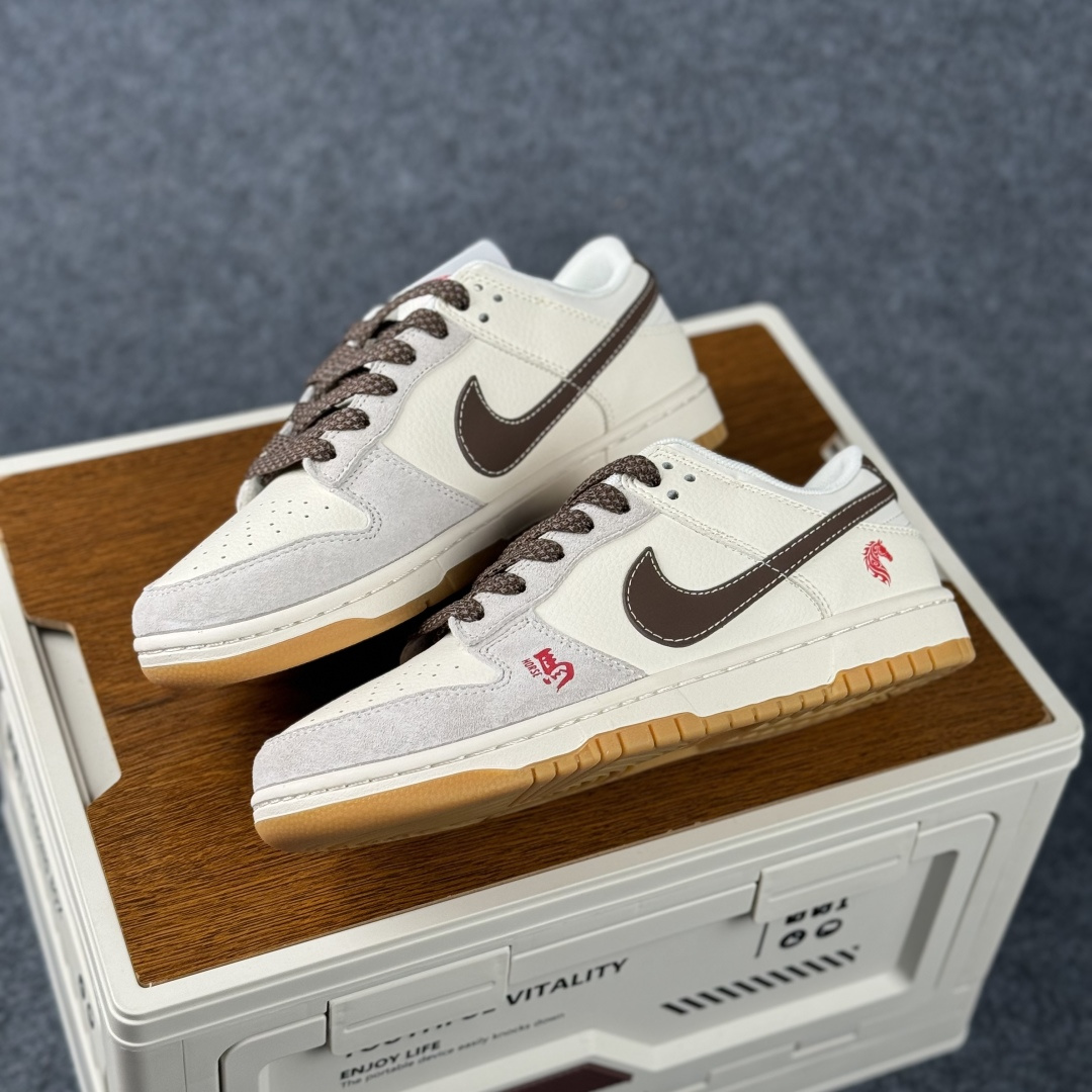 Nike Dunk Low Retro 马年限定 周年高端定制 低帮休闲板鞋 DX2688-011 Nike Dunk Low Retro 马年限定 周年高端定制 低帮休闲板鞋 DX2688-011