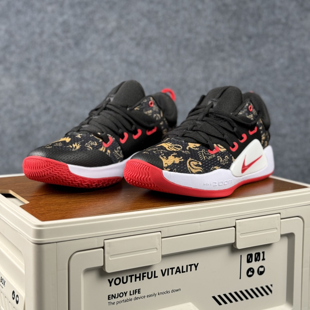 Nike Zoom Hyperdunk 2019「马年限定·黑金战魂」 以暗纹瑞马 赴球场之约 AR0465-010 Nike Zoom Hyperdunk 2019「马年限定·黑金战魂」 以暗纹瑞马 赴球场之约 AR0465-010