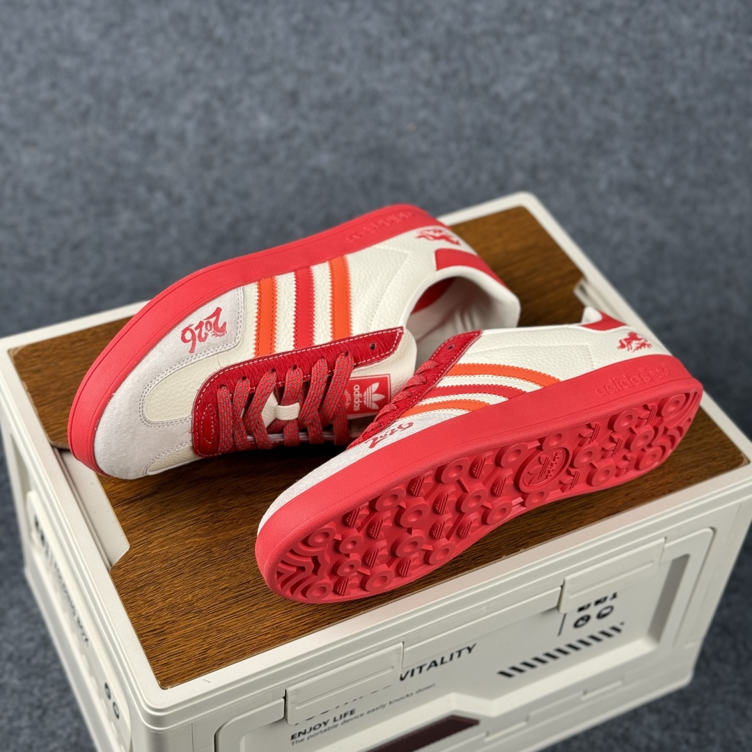 Adidas Handball Spezial Sanba 马年限定 JJ2604 阿迪达斯经典款 桑巴德训 复古休闲板鞋 Adidas Handball Spezial Sanba 马年限定 JJ2604 阿迪达斯经典款 桑巴德训 复古休闲板鞋