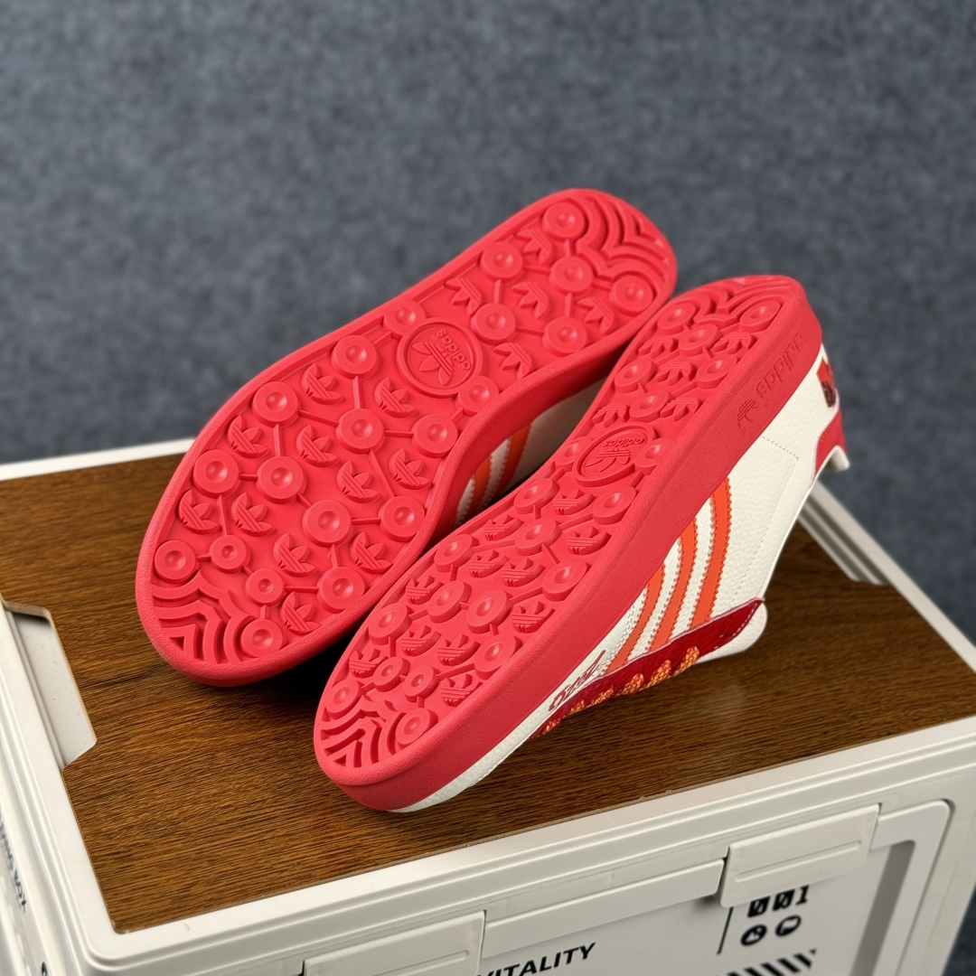 Adidas Handball Spezial Sanba 马年限定 LX0902 阿迪达斯经典款 桑巴德训 复古休闲板鞋-Top High Quatity Cheap Sneakers Fashion Clothing Clothes Bags handbags Shoes of all Brand wholesale With The best Quality And Beautiful Price from China Factory Chinese suppliers wholesaler seller Adidas Handball Spezial Sanba 马年限定 LX0902 阿迪达斯经典款 桑巴德训 复古休闲板鞋