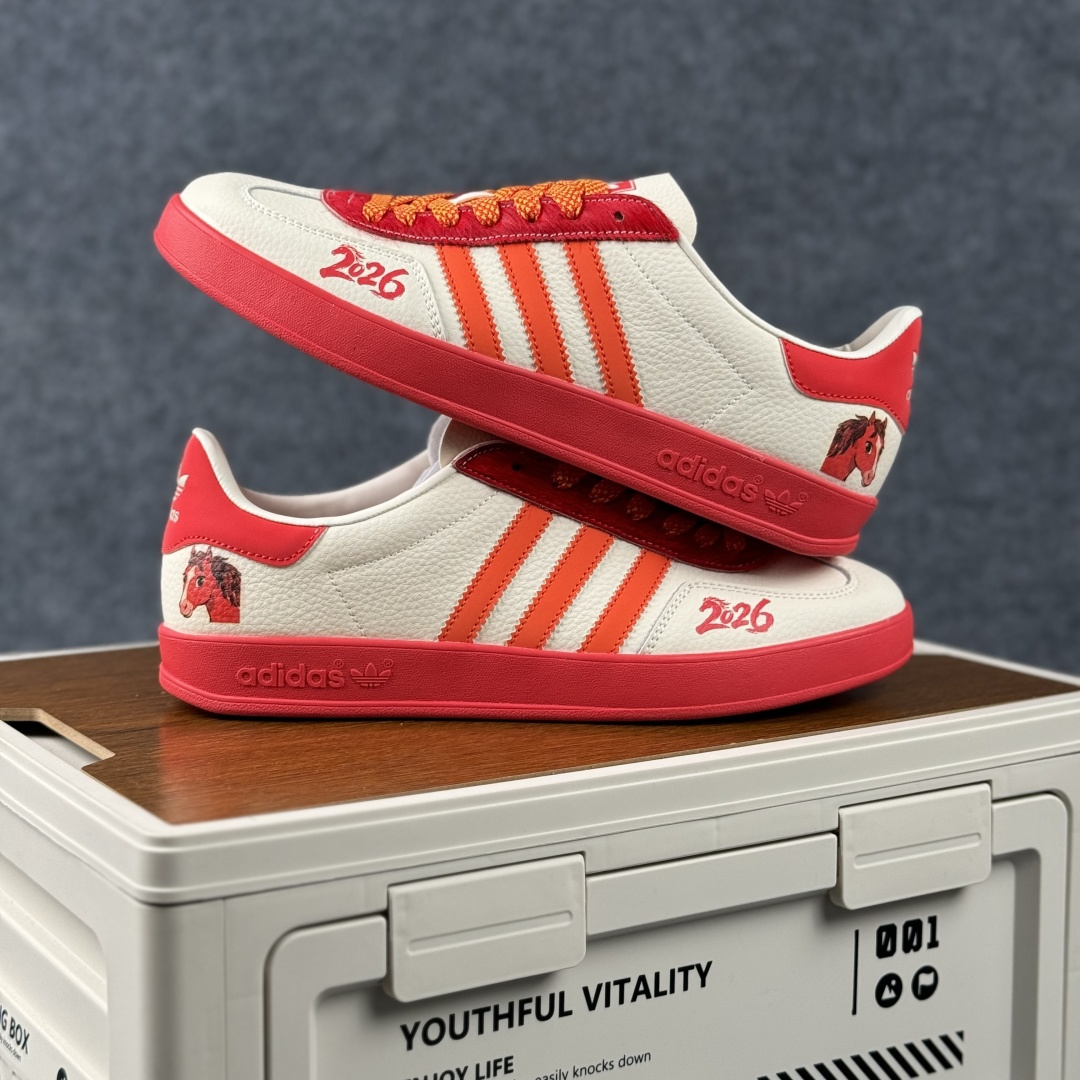 Adidas Handball Spezial Sanba 马年限定 LX0902 阿迪达斯经典款 桑巴德训 复古休闲板鞋-Top High Quatity Cheap Sneakers Fashion Clothing Clothes Bags handbags Shoes of all Brand wholesale With The best Quality And Beautiful Price from China Factory Chinese suppliers wholesaler seller Adidas Handball Spezial Sanba 马年限定 LX0902 阿迪达斯经典款 桑巴德训 复古休闲板鞋