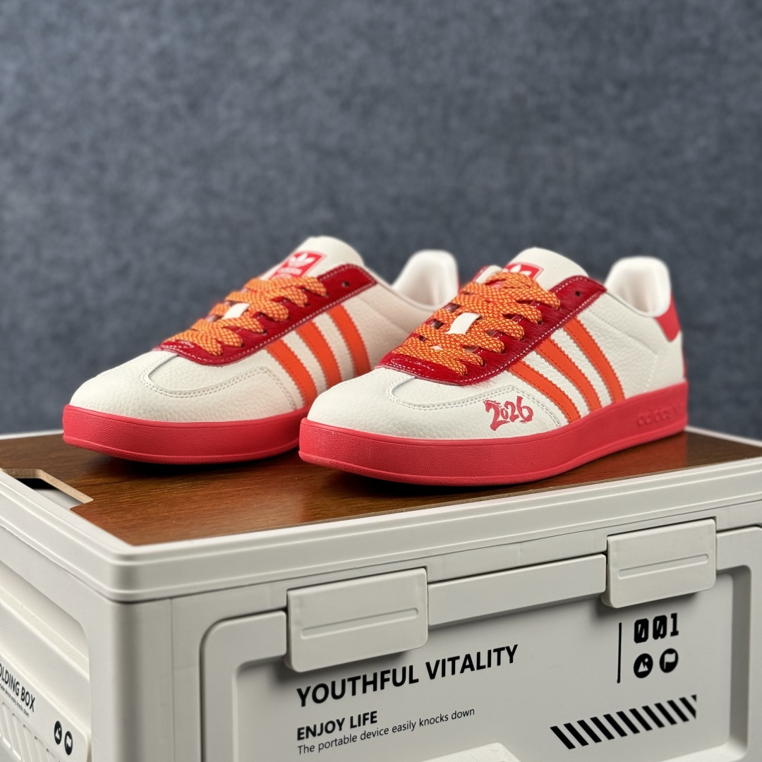 Adidas Handball Spezial Sanba 马年限定 LX0902 阿迪达斯经典款 桑巴德训 复古休闲板鞋-Top High Quatity Cheap Sneakers Fashion Clothing Clothes Bags handbags Shoes of all Brand wholesale With The best Quality And Beautiful Price from China Factory Chinese suppliers wholesaler seller Adidas Handball Spezial Sanba 马年限定 LX0902 阿迪达斯经典款 桑巴德训 复古休闲板鞋