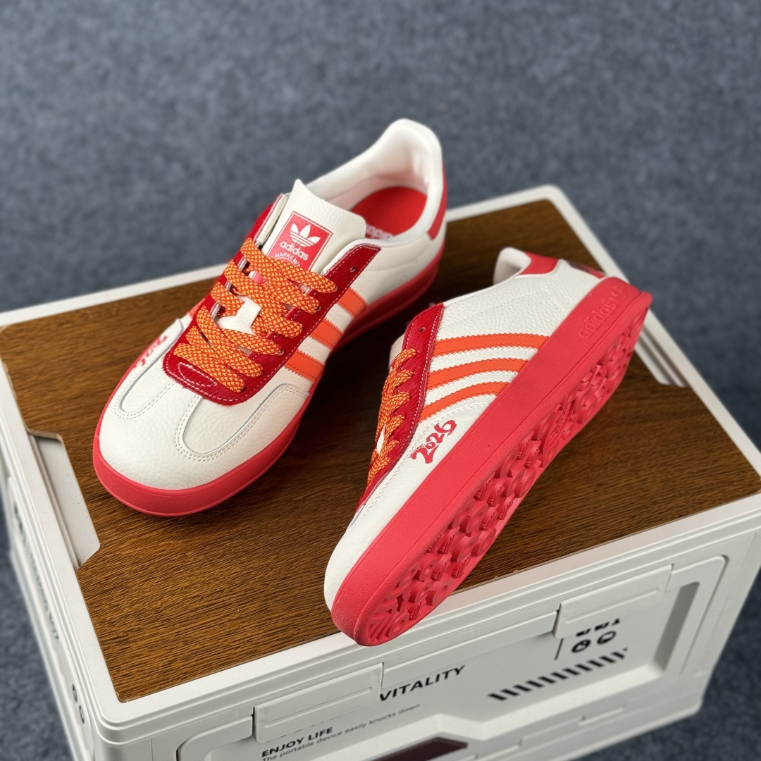 Adidas Handball Spezial Sanba 马年限定 LX0902 阿迪达斯经典款 桑巴德训 复古休闲板鞋-Top High Quatity Cheap Sneakers Fashion Clothing Clothes Bags handbags Shoes of all Brand wholesale With The best Quality And Beautiful Price from China Factory Chinese suppliers wholesaler seller Adidas Handball Spezial Sanba 马年限定 LX0902 阿迪达斯经典款 桑巴德训 复古休闲板鞋