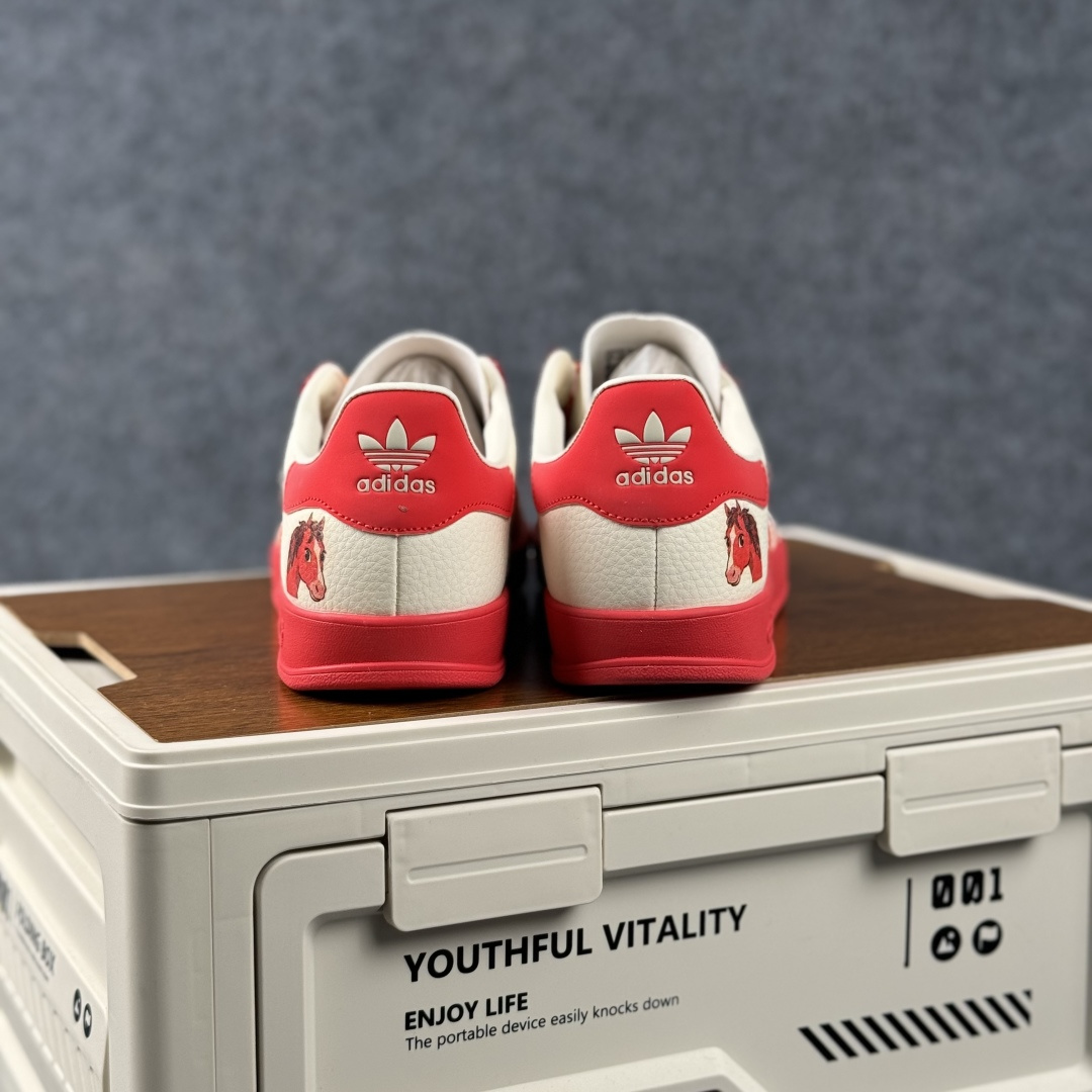 Adidas Handball Spezial Sanba 马年限定 LX0902 阿迪达斯经典款 桑巴德训 复古休闲板鞋-Top High Quatity Cheap Sneakers Fashion Clothing Clothes Bags handbags Shoes of all Brand wholesale With The best Quality And Beautiful Price from China Factory Chinese suppliers wholesaler seller Adidas Handball Spezial Sanba 马年限定 LX0902 阿迪达斯经典款 桑巴德训 复古休闲板鞋