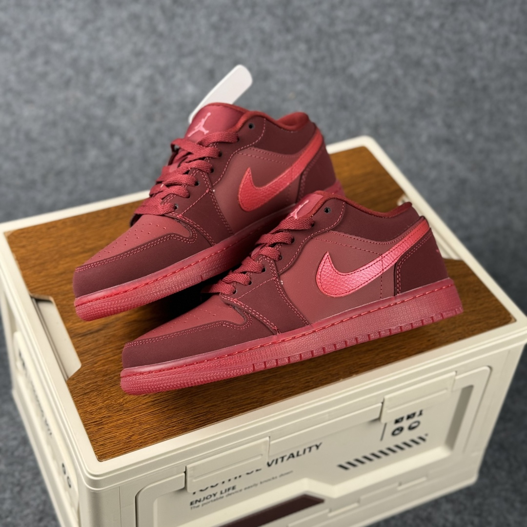 Air Jordan 1 Low AJ1 乔1生胶酒红色 低帮复古文化篮球鞋 IB7012-600 Air Jordan 1 Low AJ1 乔1生胶酒红色 低帮复古文化篮球鞋 IB7012-600