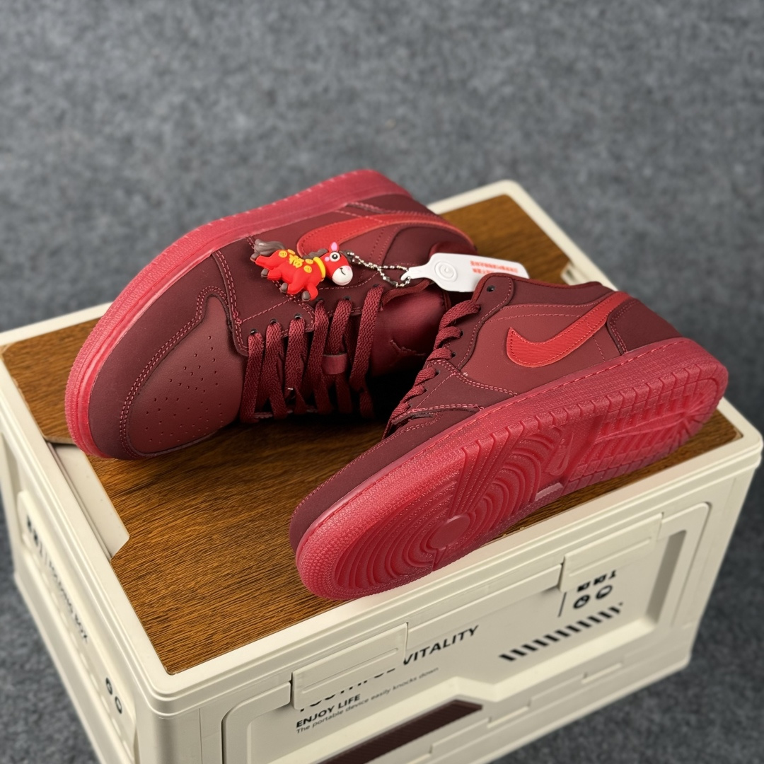 Air Jordan 1 Low AJ1 乔1生胶酒红色 低帮复古文化篮球鞋 IB7012-600 Air Jordan 1 Low AJ1 乔1生胶酒红色 低帮复古文化篮球鞋 IB7012-600